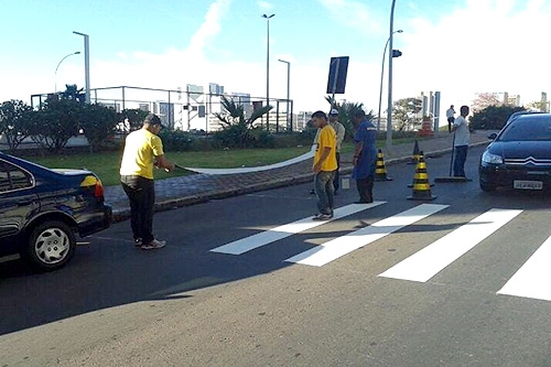 Detran inova na sinalização de faixas de pedestres Agência Brasília