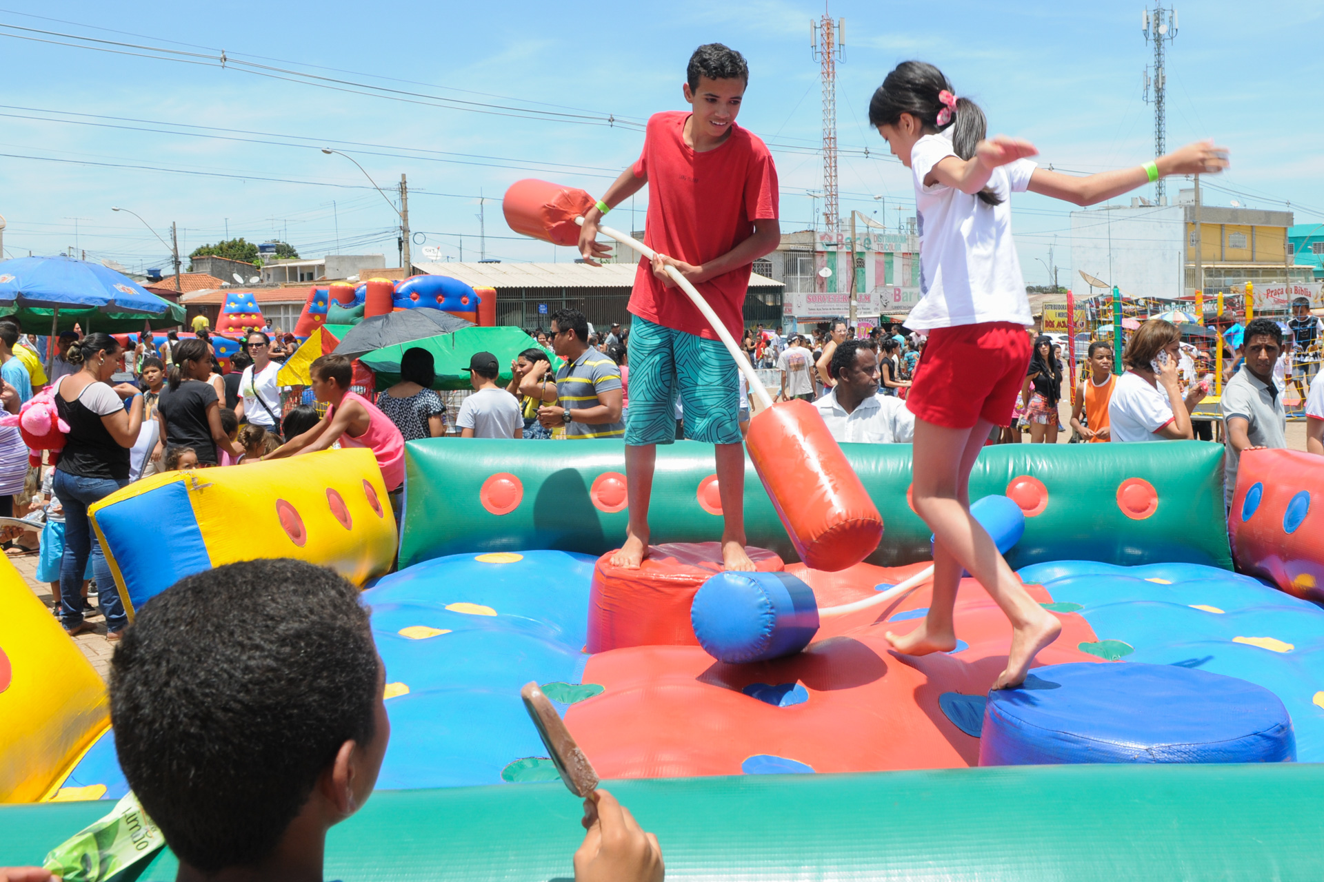 Até as 15 horas deste sábado (8), na Praça da Bíblia – QNP 19, no Setor P Norte de Ceilândia – ocorre a 1ª Grande Festa das Crianças.