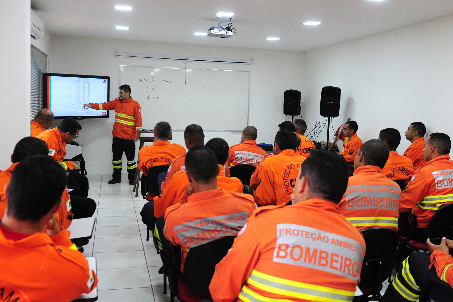Nesta primeira fase da operação Verde Vivo, Governo de Brasília se antecipa ao período da seca com a capacitação dos bombeiros para ações de prevenção às queimadas em todo o território