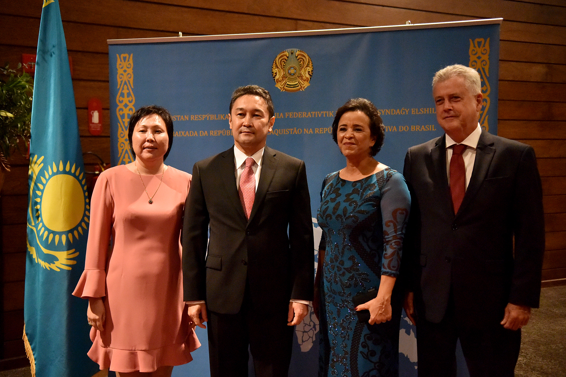 Os 27 anos de independência da República do Cazaquistão e da primeira eleição naquele país foram comemorados na noite desta quarta-feira (28) com um jantar oferecido pela embaixada cazaque no Setor de Hotéis de Turismo Norte.