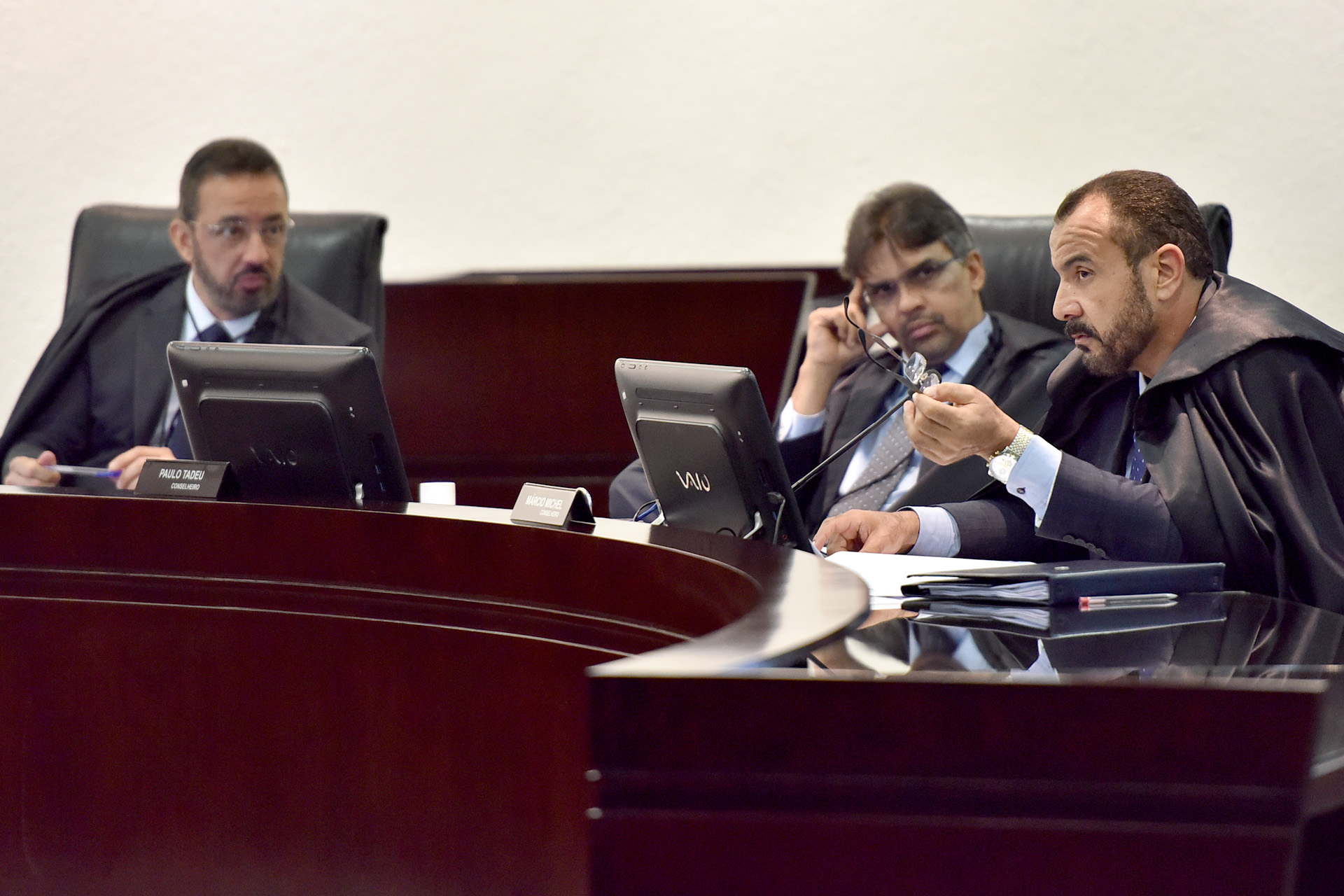 O Tribunal de Contas do Distrito Federal (TCDF) aprovou por cinco votos a um – com 12 ressalvas – as contas do governo de Brasília referentes a 2017, terceiro ano da gestão do governador Rodrigo Rollemberg.