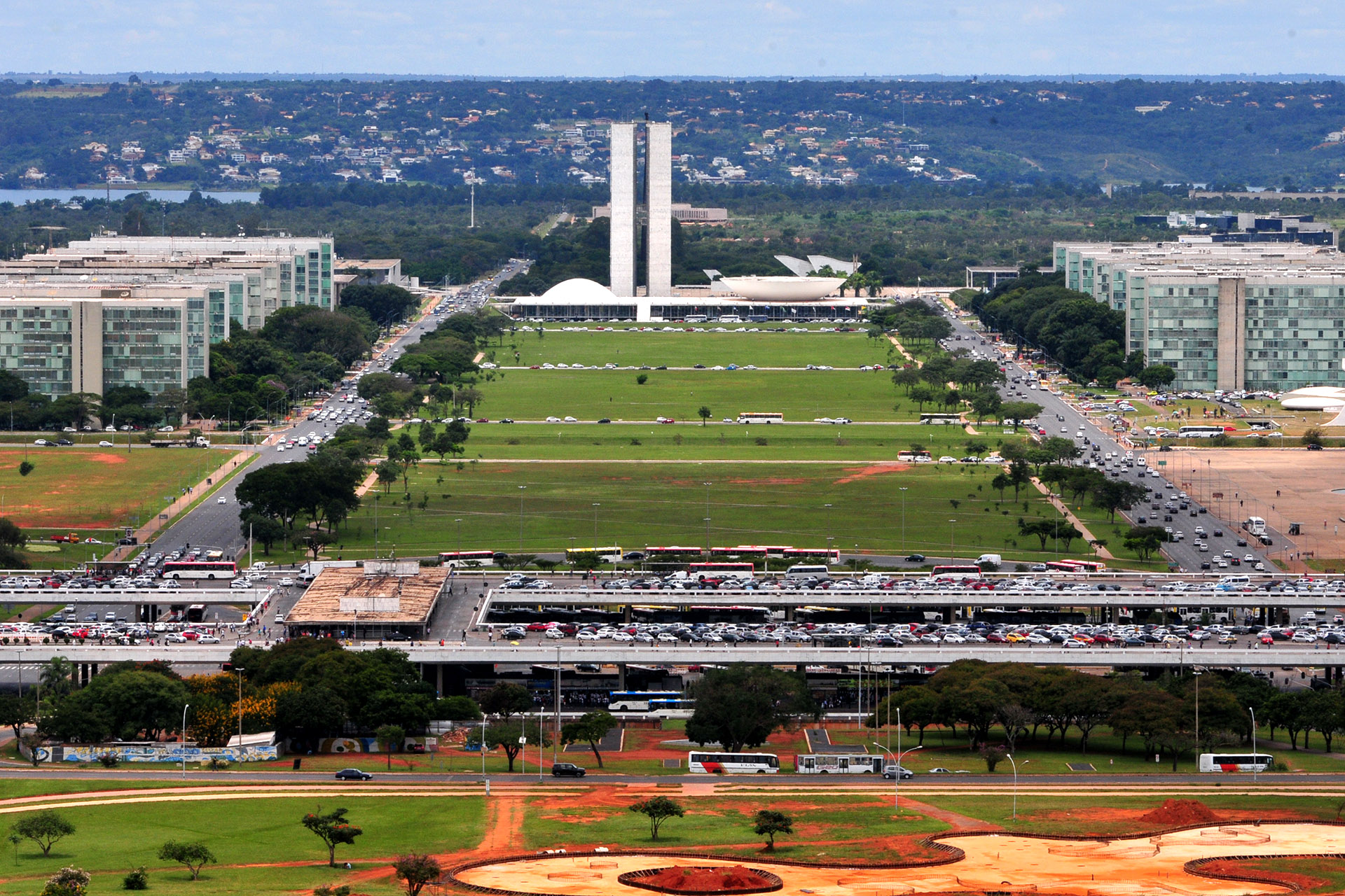 A Esplanada dos Ministérios vai ficar bloqueada a partir da zero hora de 29 de dezembro. As ações de segurança na região central de Brasília vão começar às 7 horas, com previsão de encerramento a qualquer hora após a cerimônia de posse.