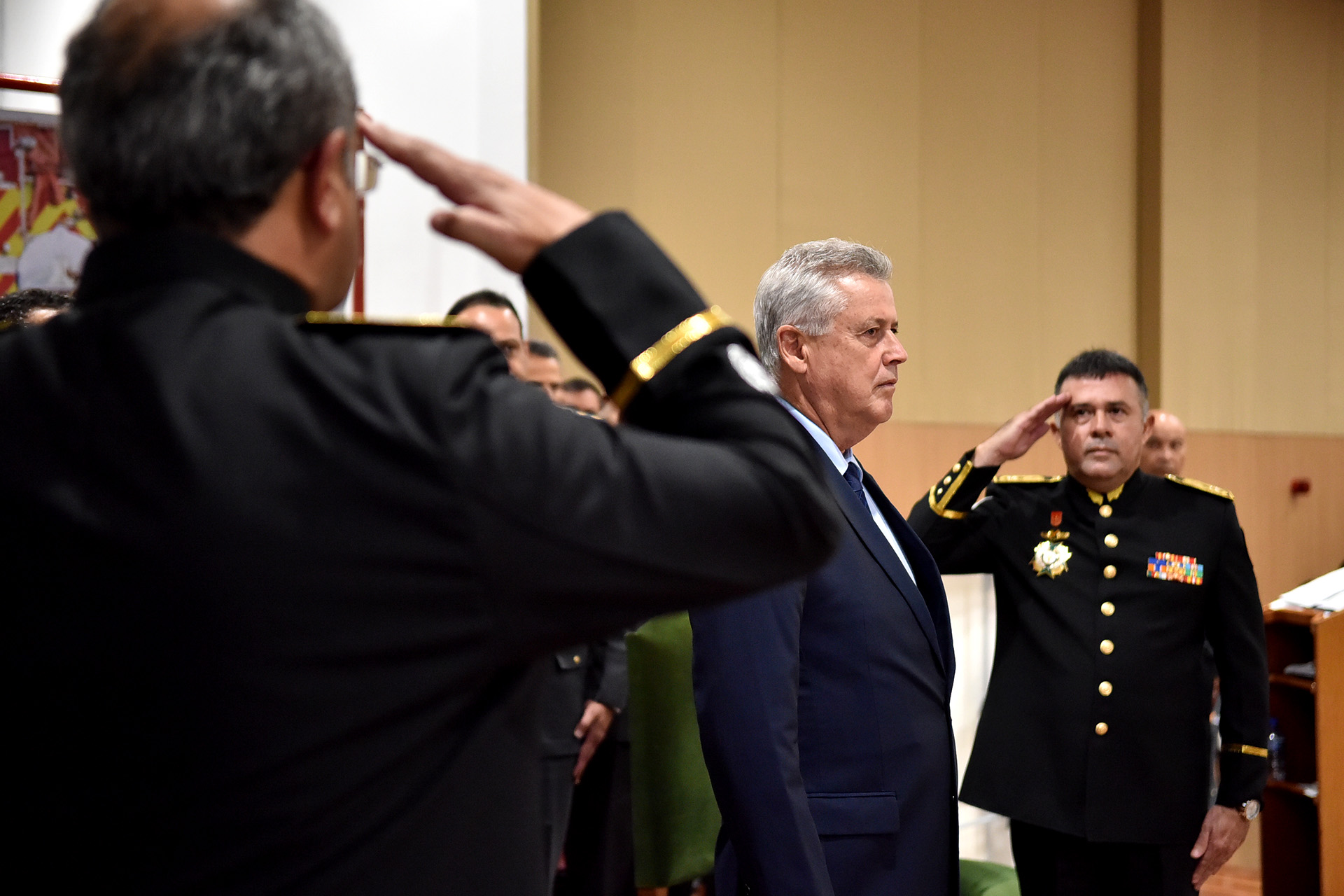 O novo comandante-geral do Corpo de Bombeiros Militar do Distrito Federal, coronel Francisco Roberto de Matos Guedes, de 50 anos, assumiu oficialmente o cargo na tarde desta quinta-feira (6).
