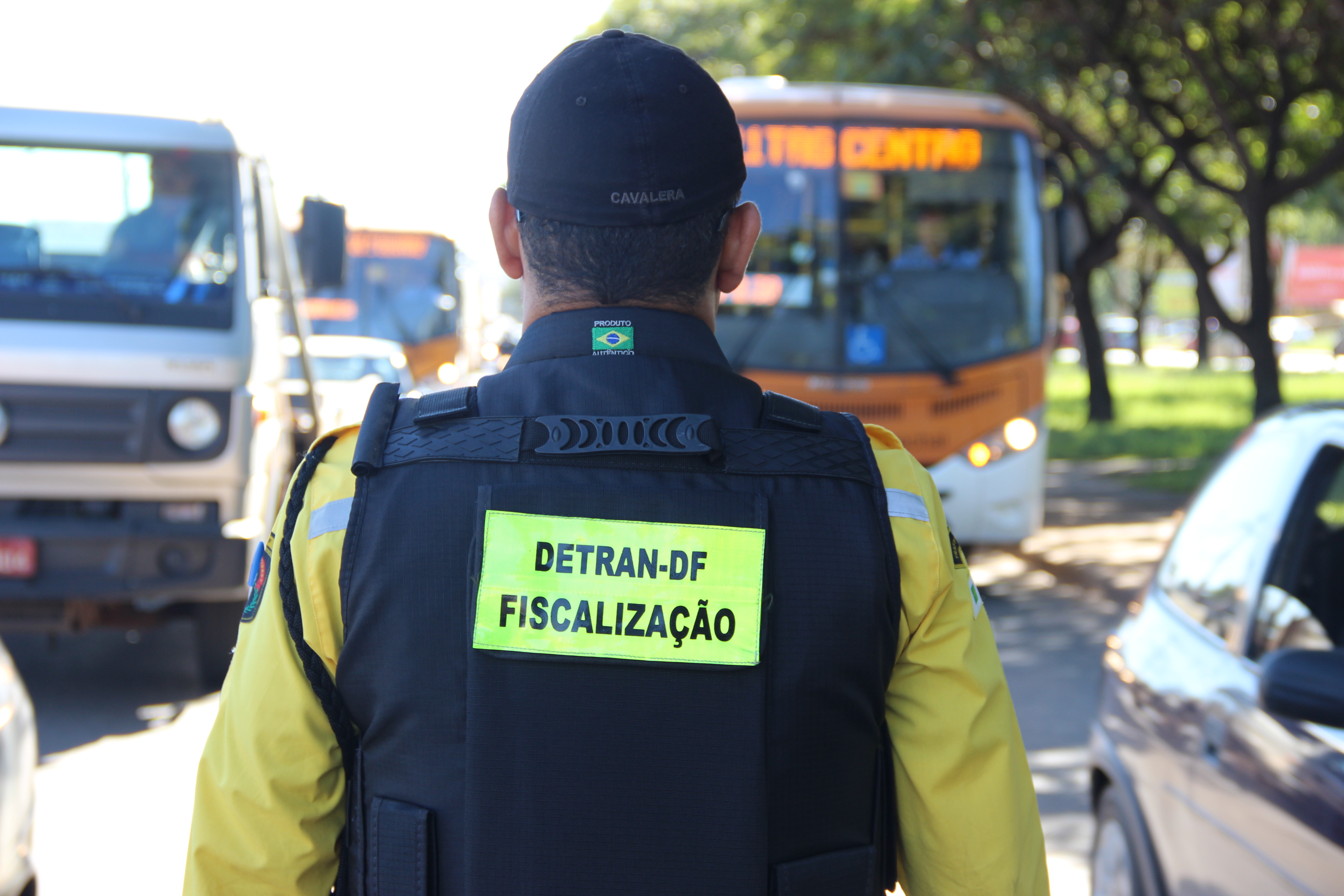 Detran-DF aperta fiscalização em lojas que vendem peças de carros