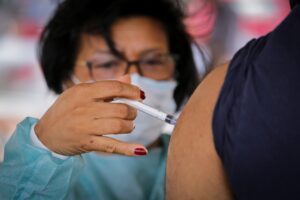 Com a instalação do ponto fixo de vacinação na Rodoviária do Plano Piloto, serão feitas imunizações contra a covid-19 e outras doenças, como a gripe influenza | Fotos: Breno Esaki/Agência Saúde-DF