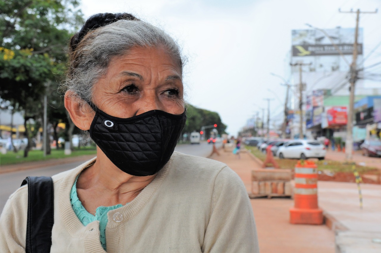 A aposentada Damares Maria Alencar, 71 anos, avalia que os bolsões das paradas de coletivos ficarão mais confortáveis: “Vai melhorar”