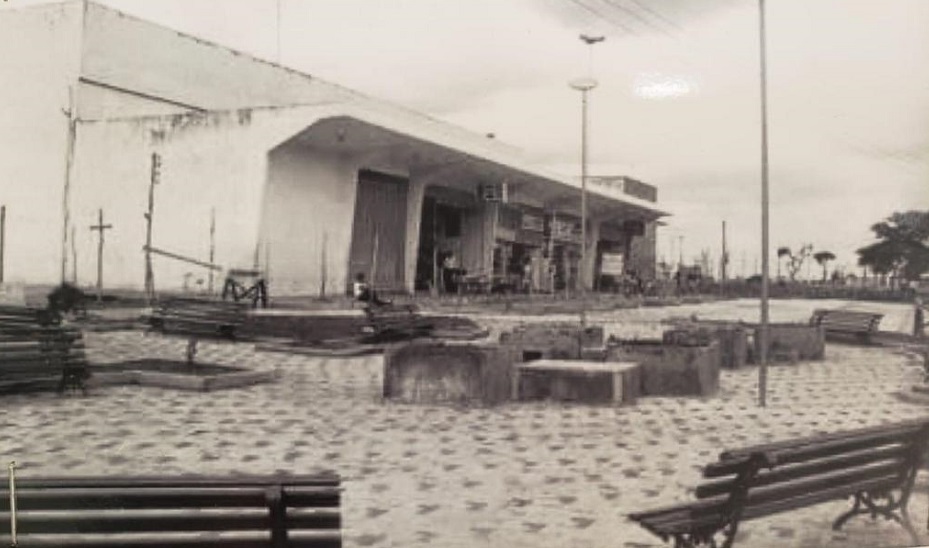 Inaugurado em 1961, o Cine Itapuã foi por muito tempo o ponto de convergência da movimentação cultural no Gama, funcionando como cinema e teatro | Foto: Reprodução