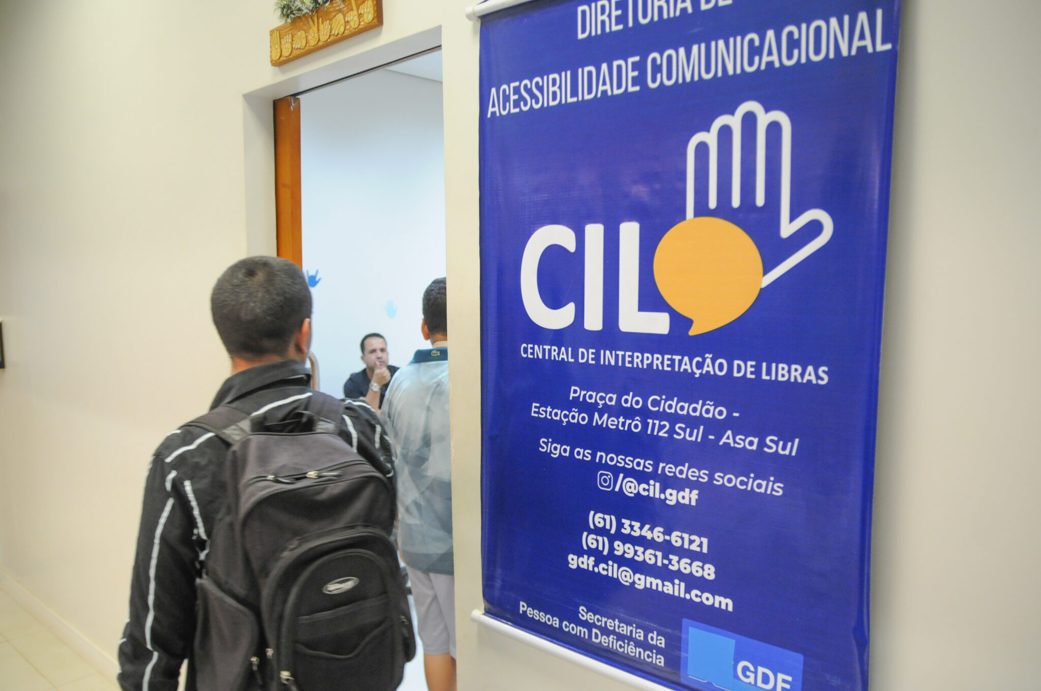 Central de Interpretação de Libras ajuda quem tem deficiência auditiva