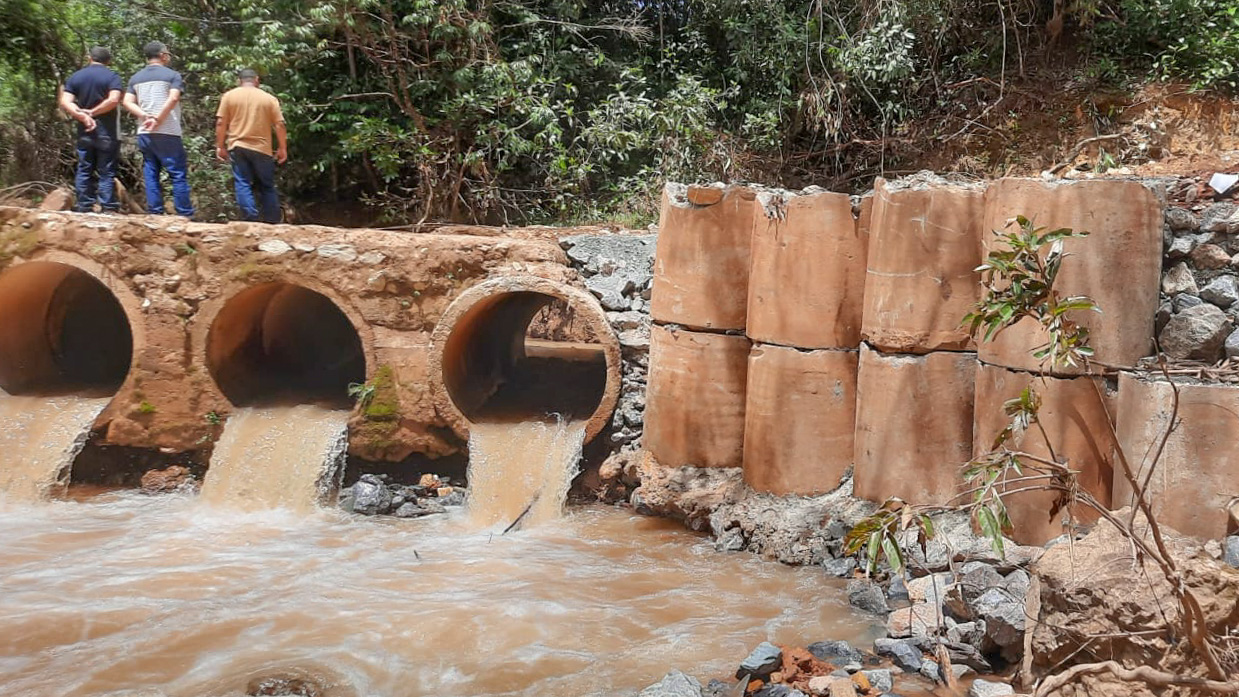 Ampliação do muro de pedra rachão – Ponte Pedras