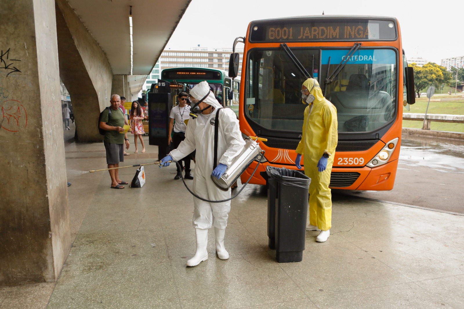 WhatsApp-Image-2024-12-22-at-11.36.53 Rodoviária do Plano Piloto recebe ação de combate à dengue com borrifação de veneno e distribuição de materiais educativos