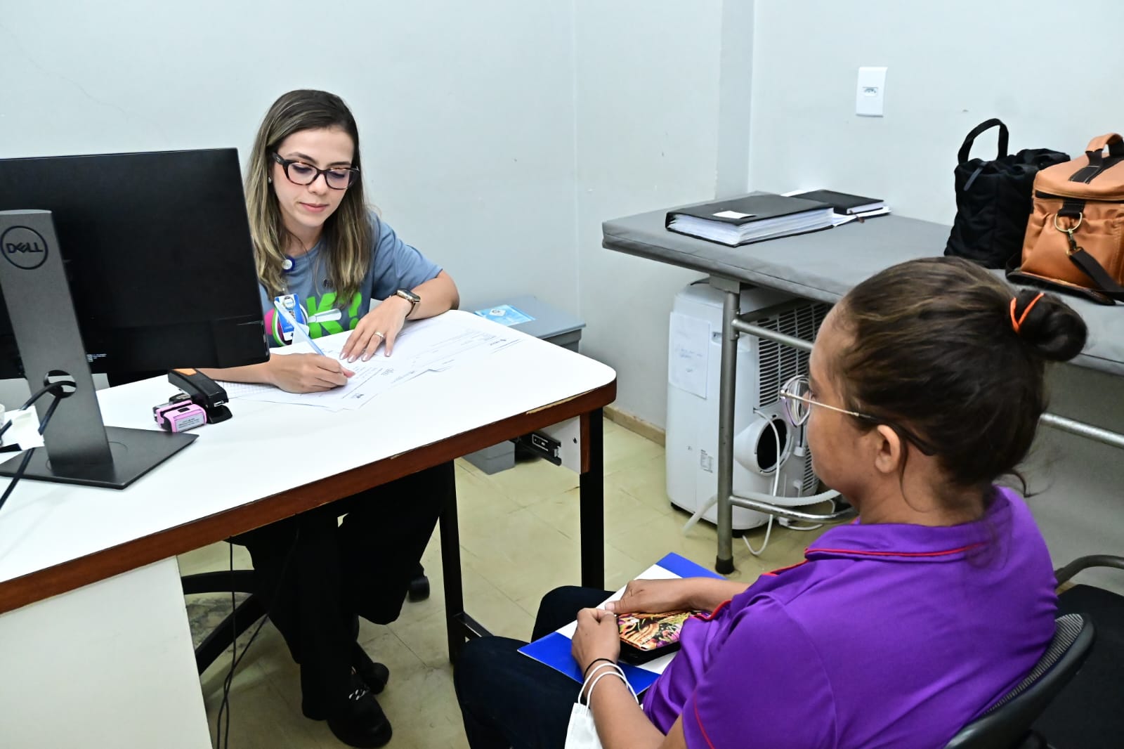 nefrologista-atende-paciente-no-ambulatorio-alberto-ruy Dia Mundial do Rim: Hospital de Base é referência no tratamento de pacientes com doenças renais