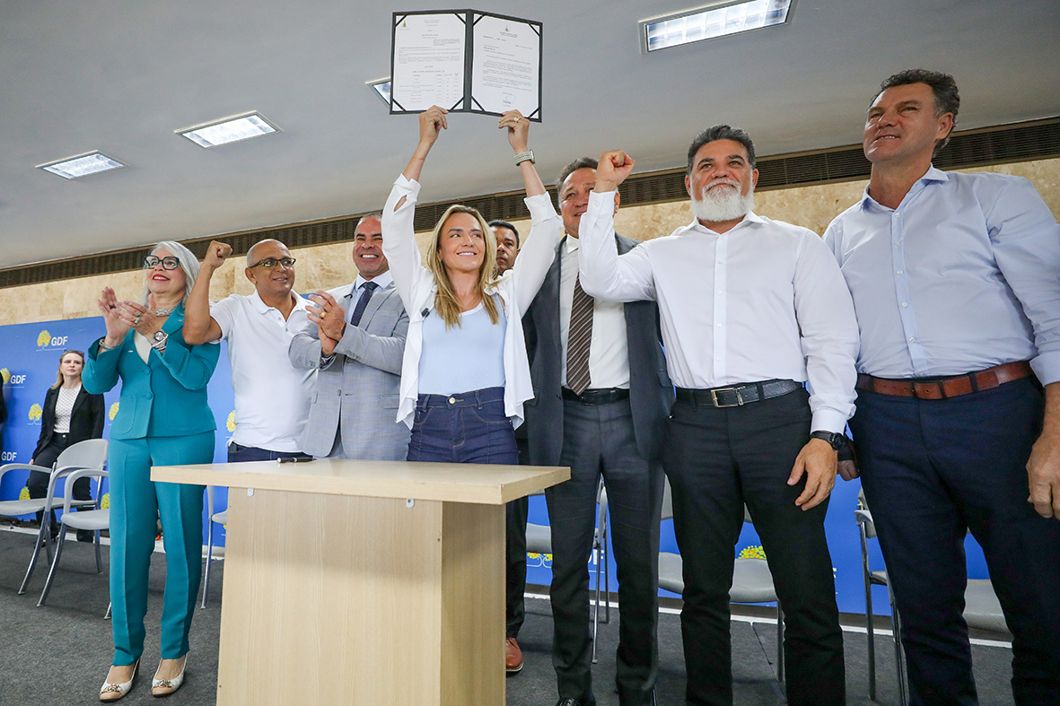 Governadora Celina Leão envia reajuste para funções gratificadas da educação à CLDF