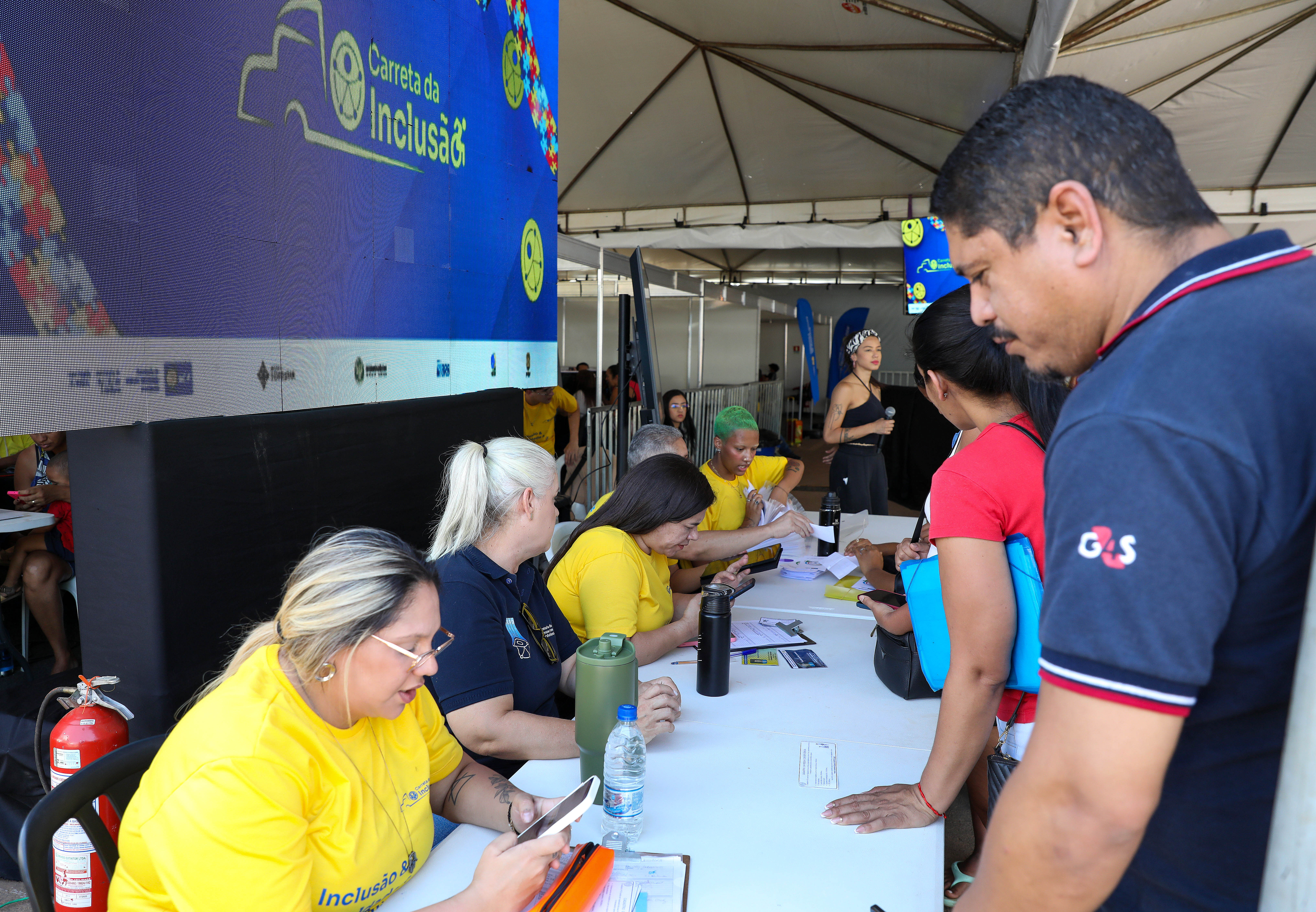 Carreta da Inclusão chega a Sobradinho com serviços públicos e atividades voltadas à acessibilidade