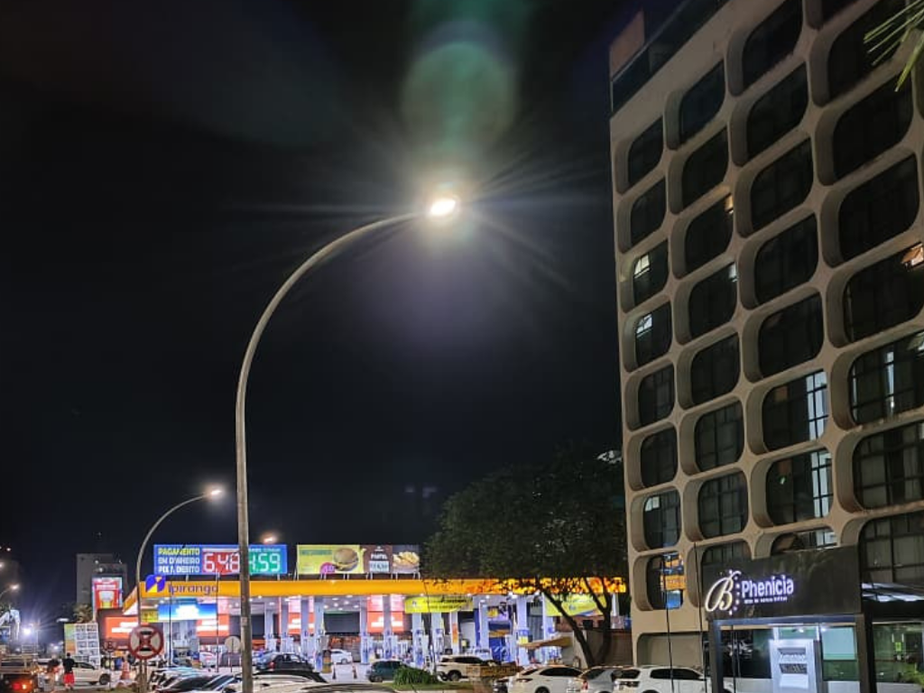 Mutirão recupera iluminação pública nos setores hoteleiros Norte e Sul