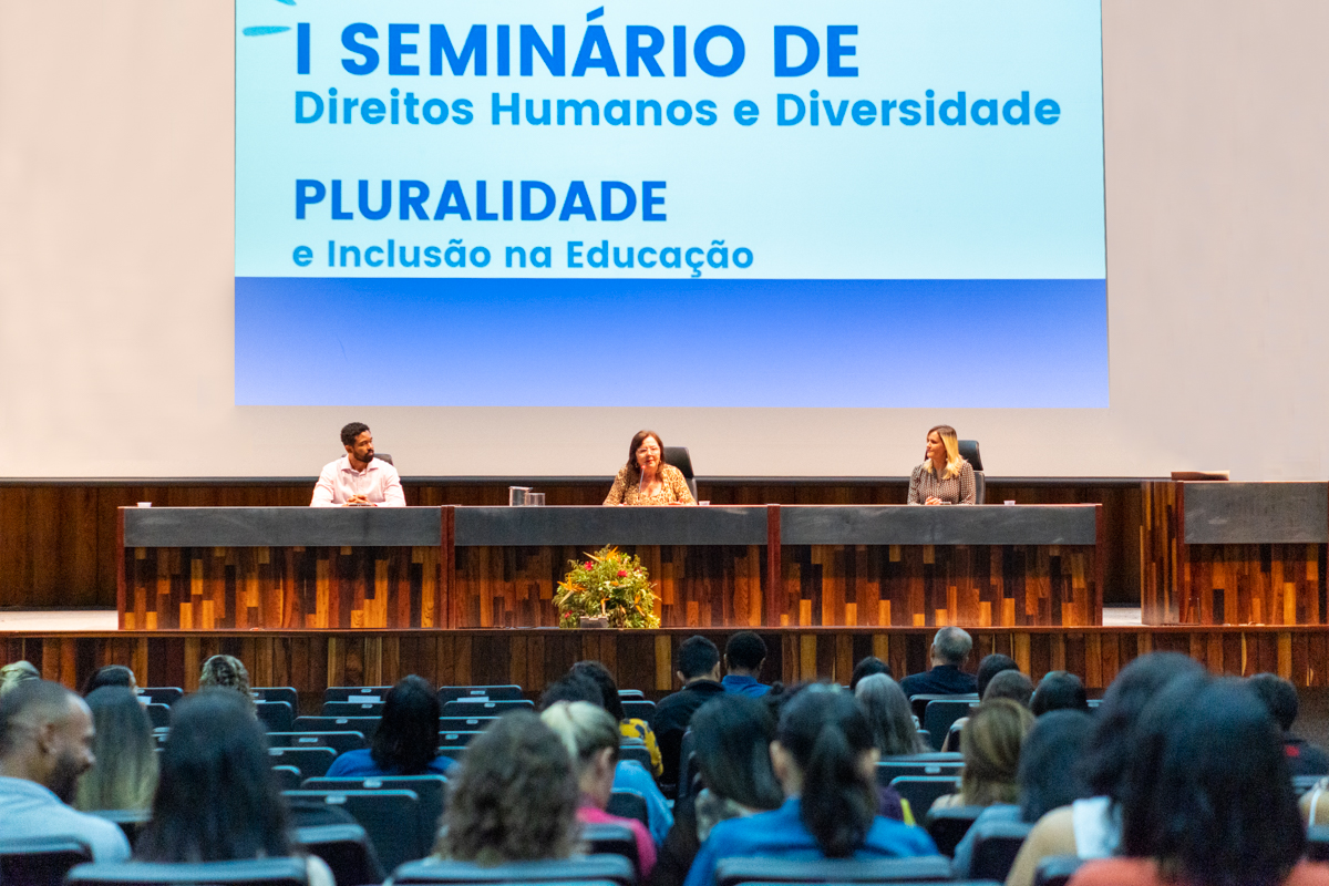 Seminário discute direitos humanos e diversidade nas escolas
