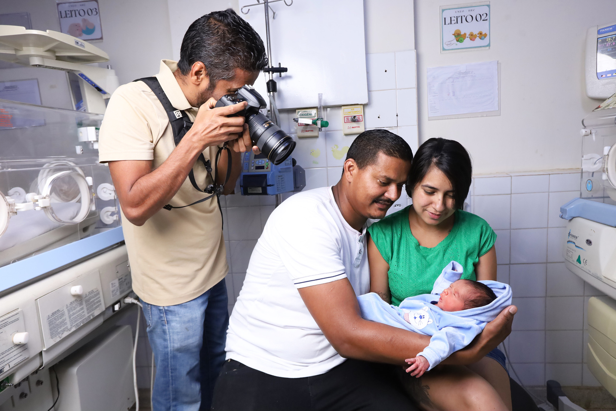 Novembro Roxo: Bebês prematuros do HRC participam de ensaio fotográfico com as famílias