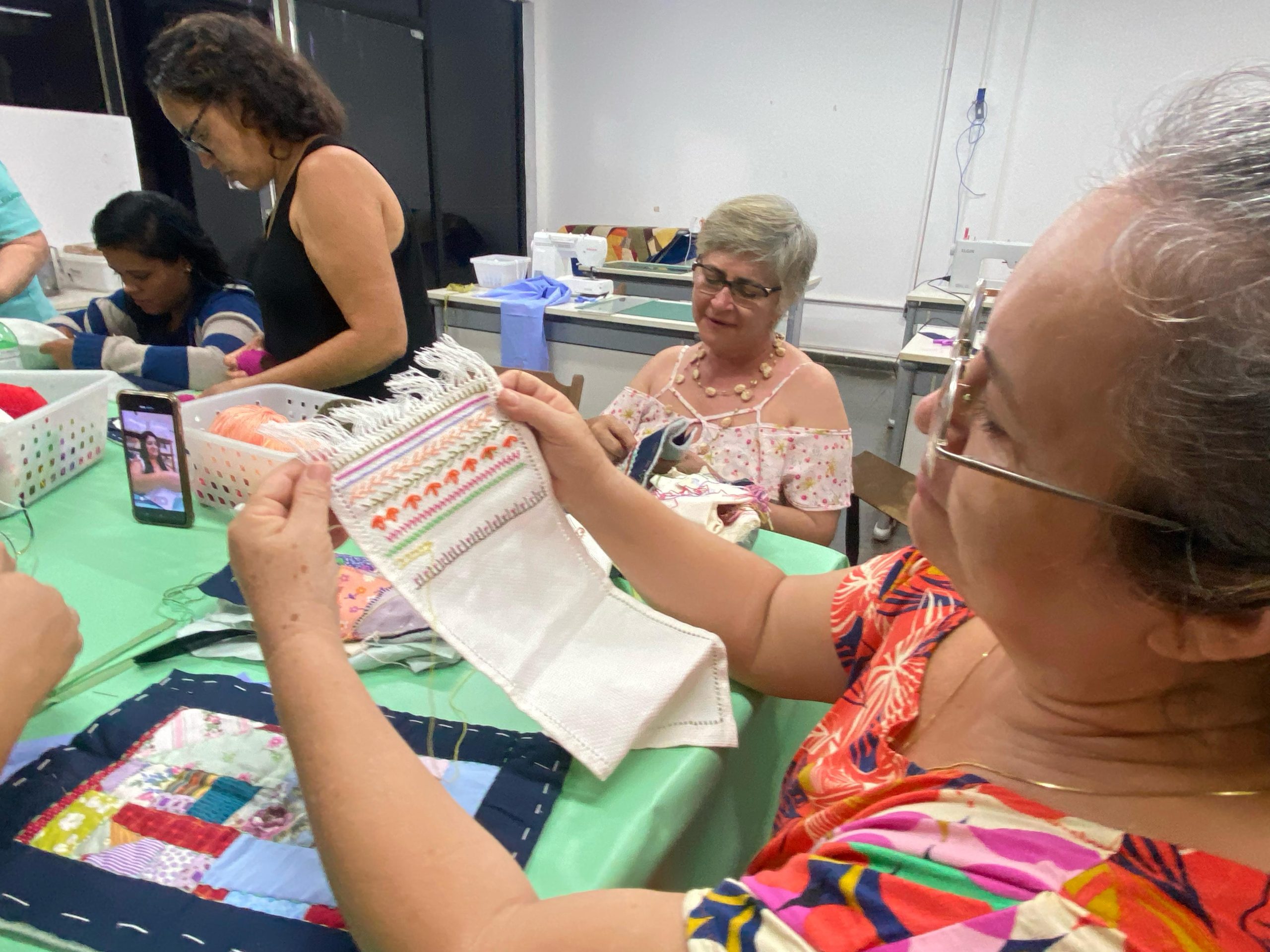 Produtoras rurais do Gama participam de oficina de bordado&nbsp;