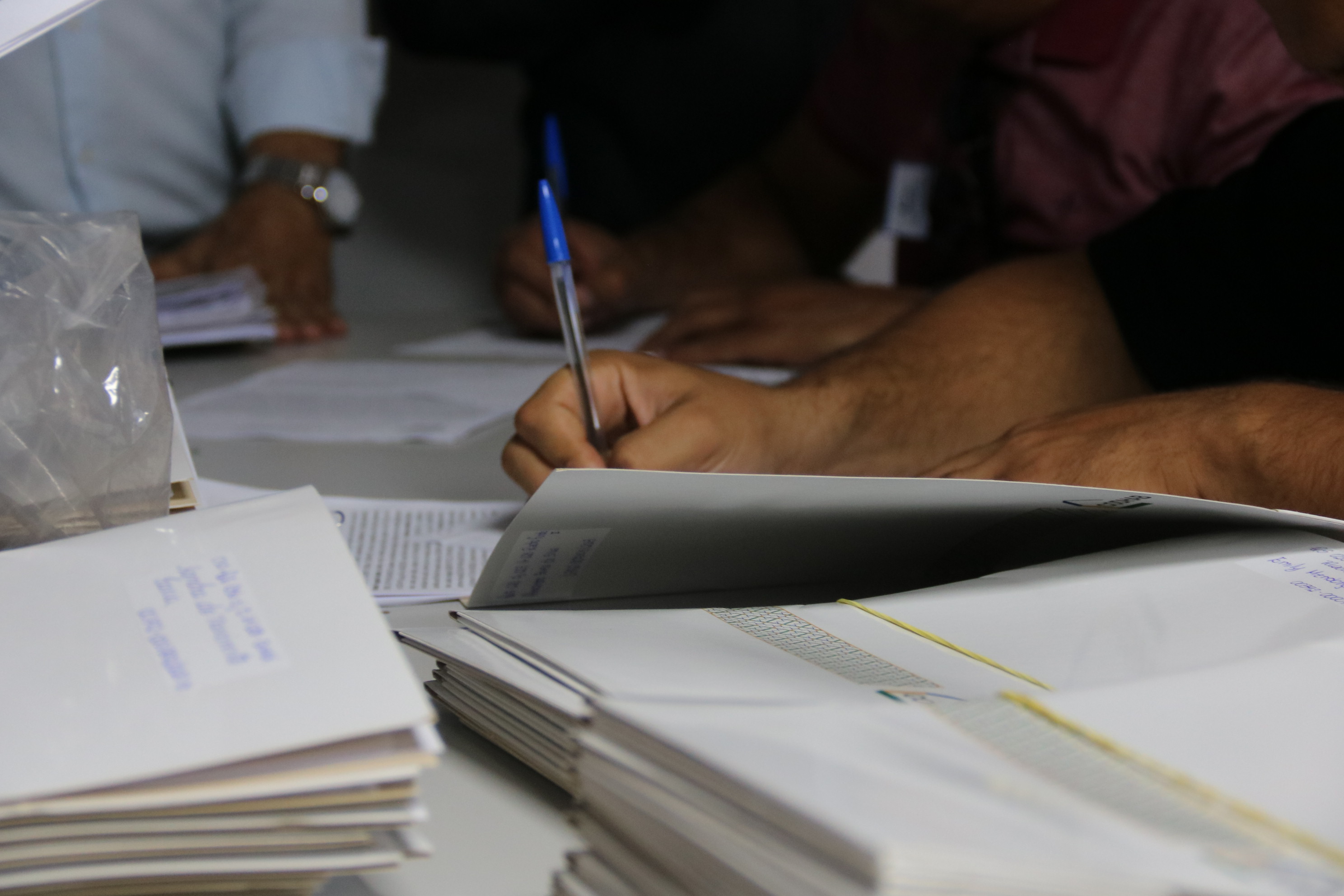 Beneficiários de programas habitacionais assinam contratos de individualização das moradias