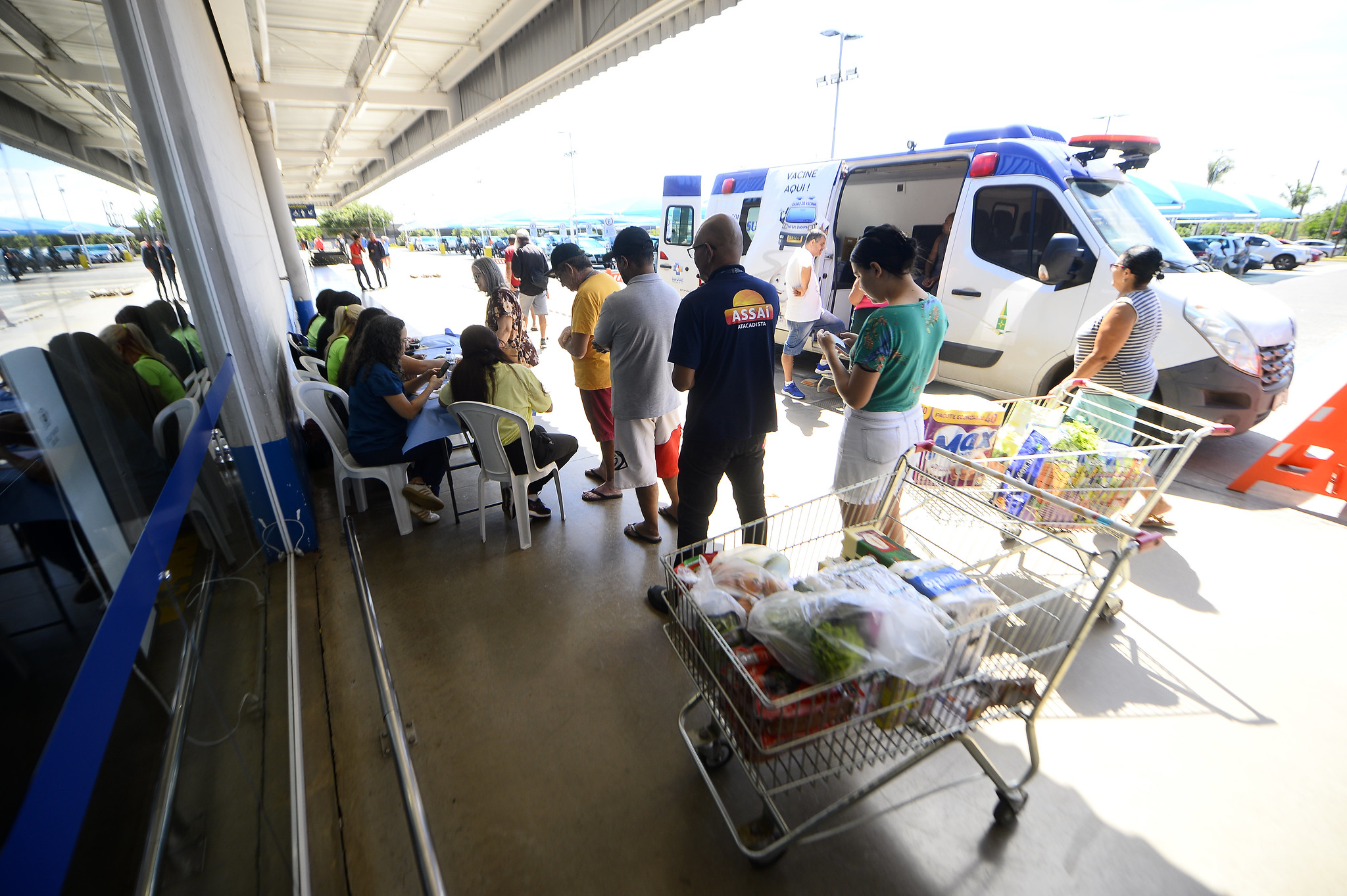 Mais de 40 locais estiveram abertos neste sábado (10) para atualização da caderneta de vacinação