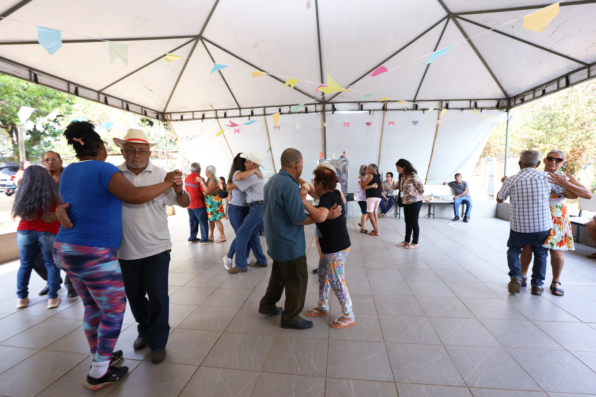 Terapia com forró reúne 50 pessoas semanalmente em Planaltina