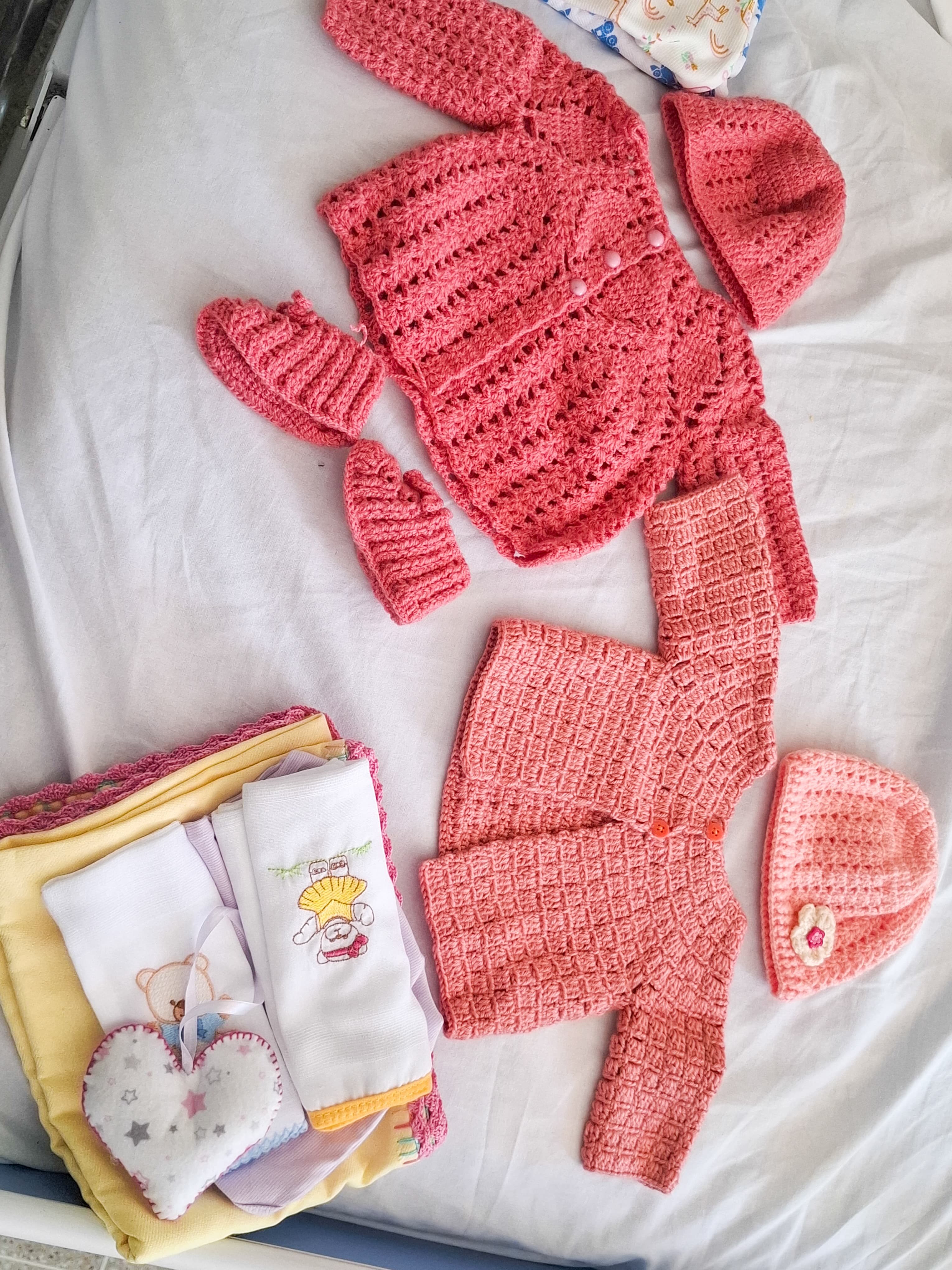 Recém-nascidos do Hospital Regional de Santa Maria recebem kits artesanais