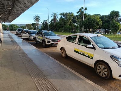 Operação Táxi Legal fiscaliza 350 veículos e orienta profissionais
