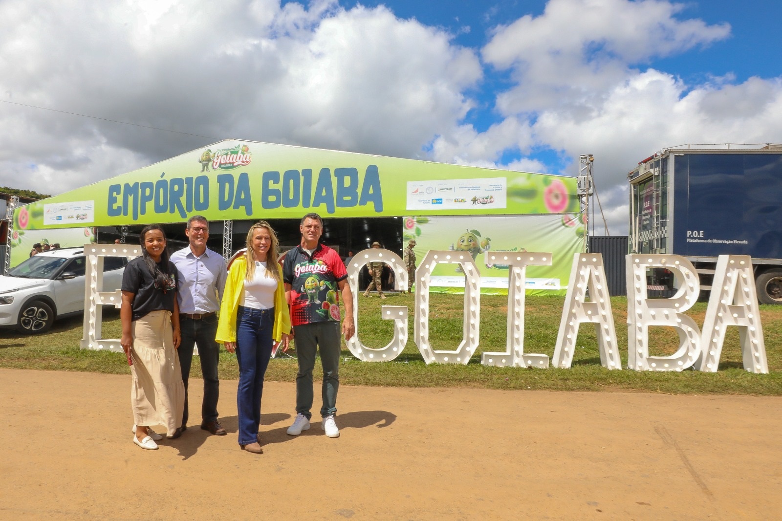 Na Feira da Goiaba, governadora Celina Leão incentiva novos mercados para a agricultura