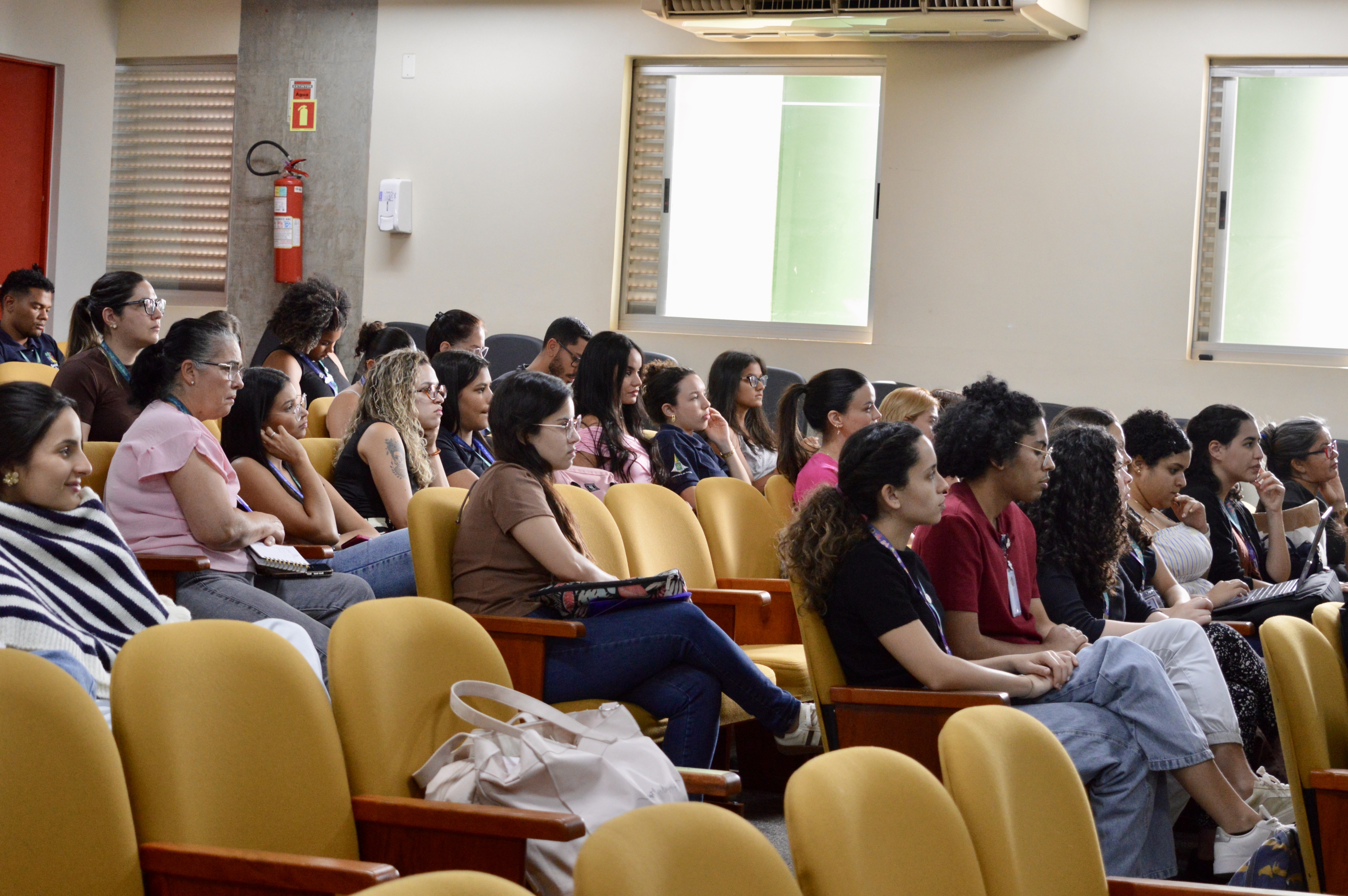 Capacitação orienta residentes de saúde em estratégias de busca e uso de bases científicas