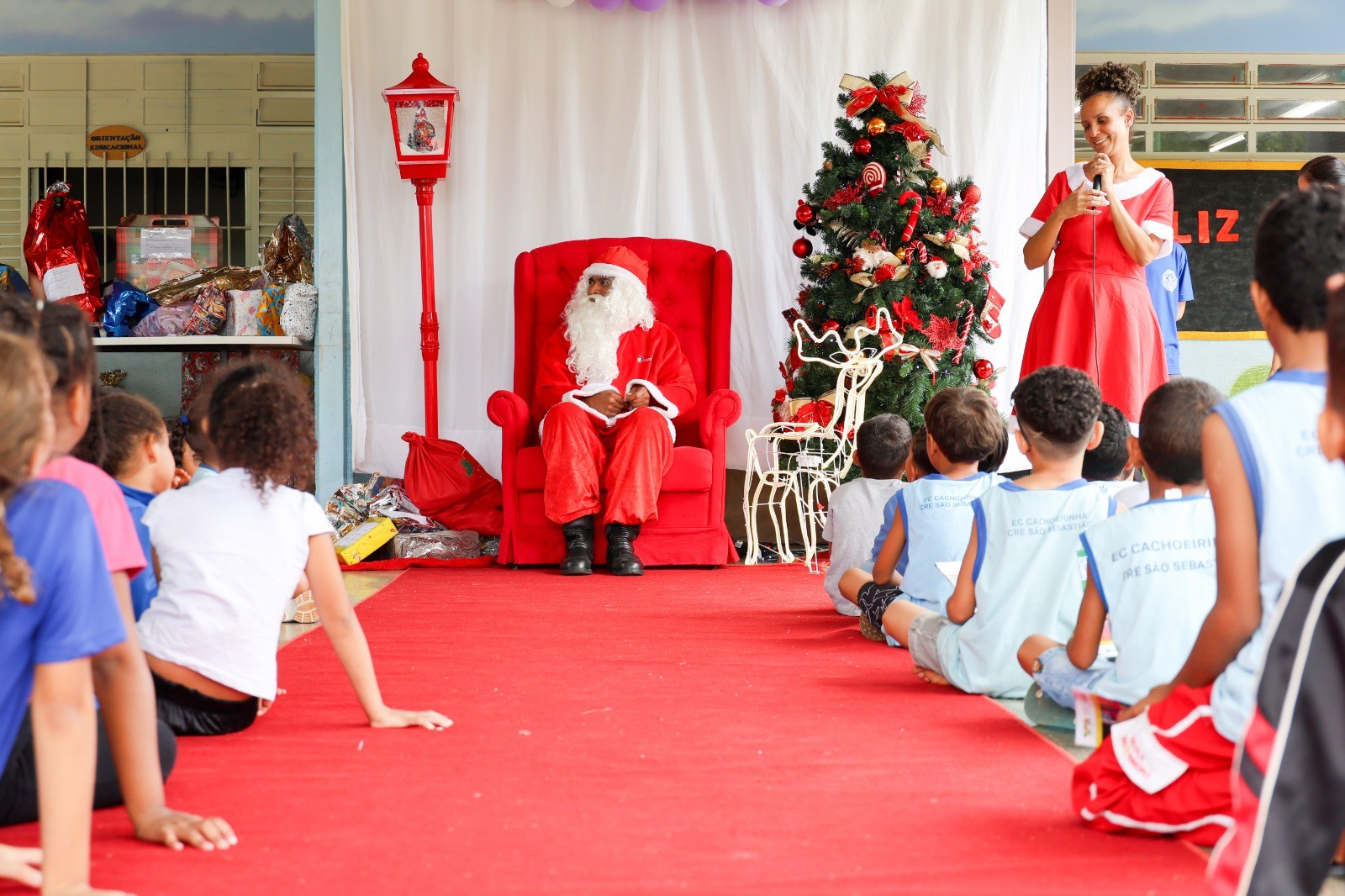 Alunos da rede pública ganham&nbsp;presentes da campanha Papai Noel dos Correios