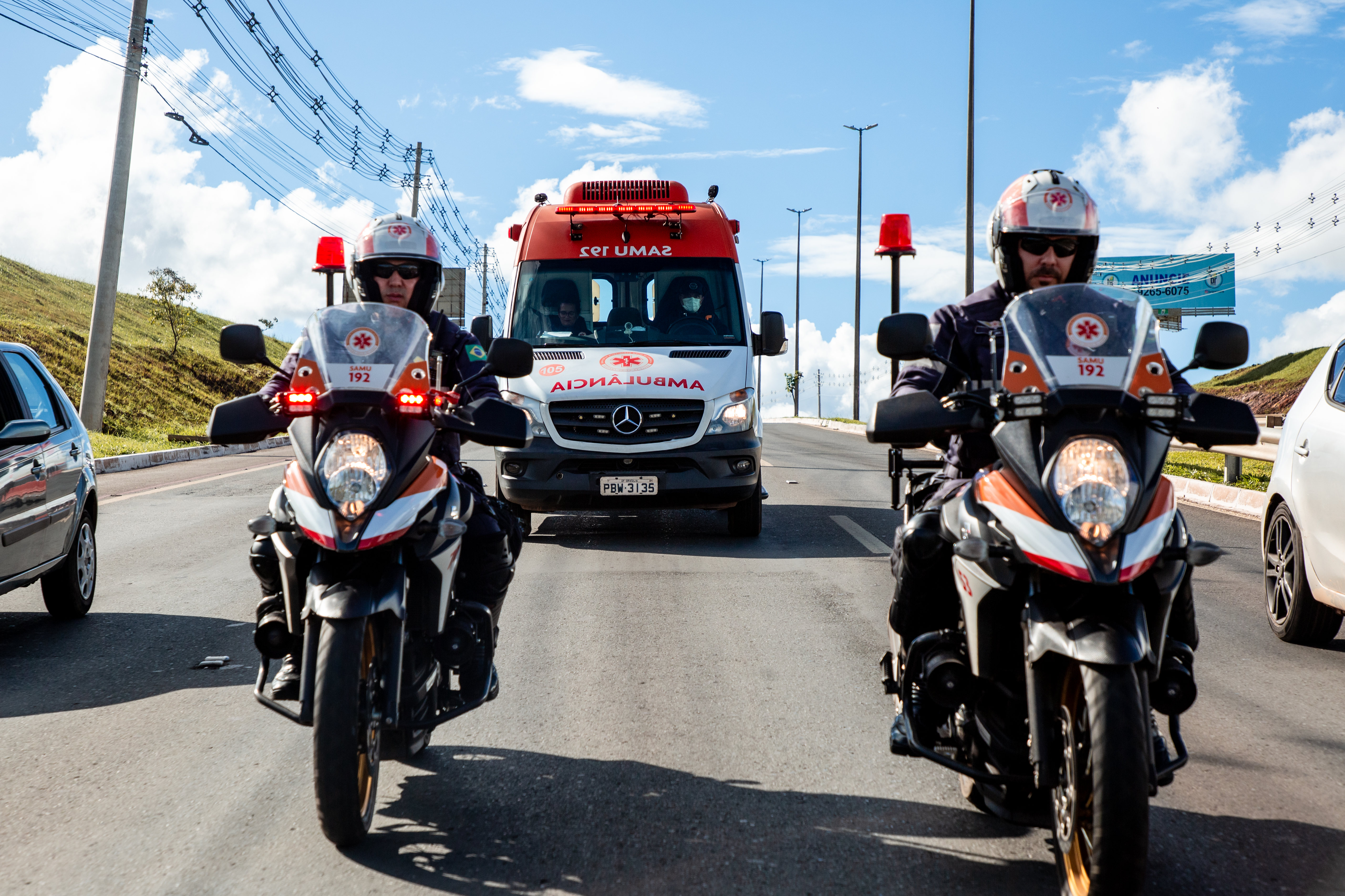 Tem ambulância no trânsito? Seja cidadão e ajude a salvar vidas