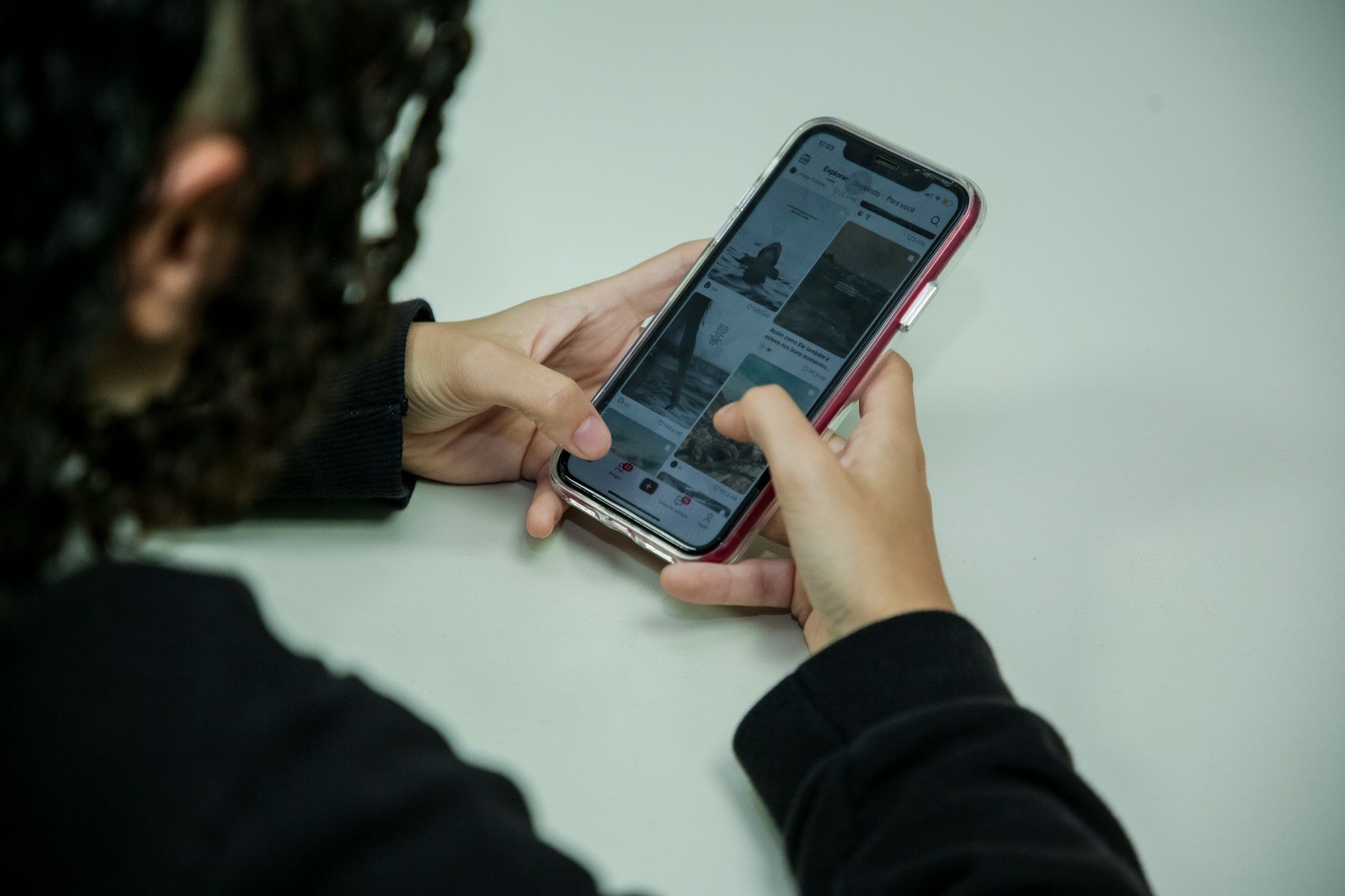 Psicóloga da rede pública de saúde alerta sobre atenção dos pais com redes sociais