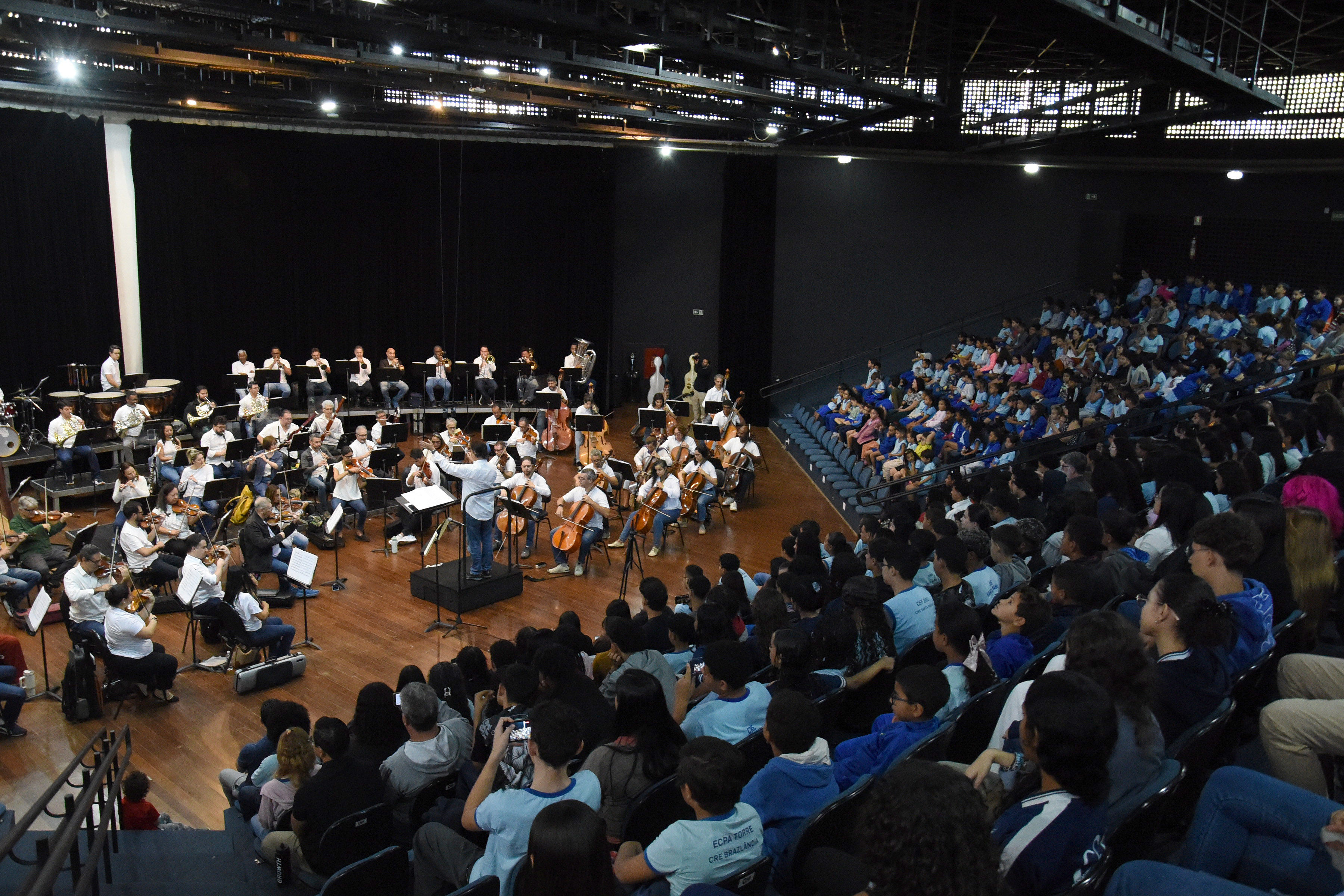 Estudantes da rede pública assistem a concerto da Orquestra Sinfônica do Teatro Nacional Claudio Santoro