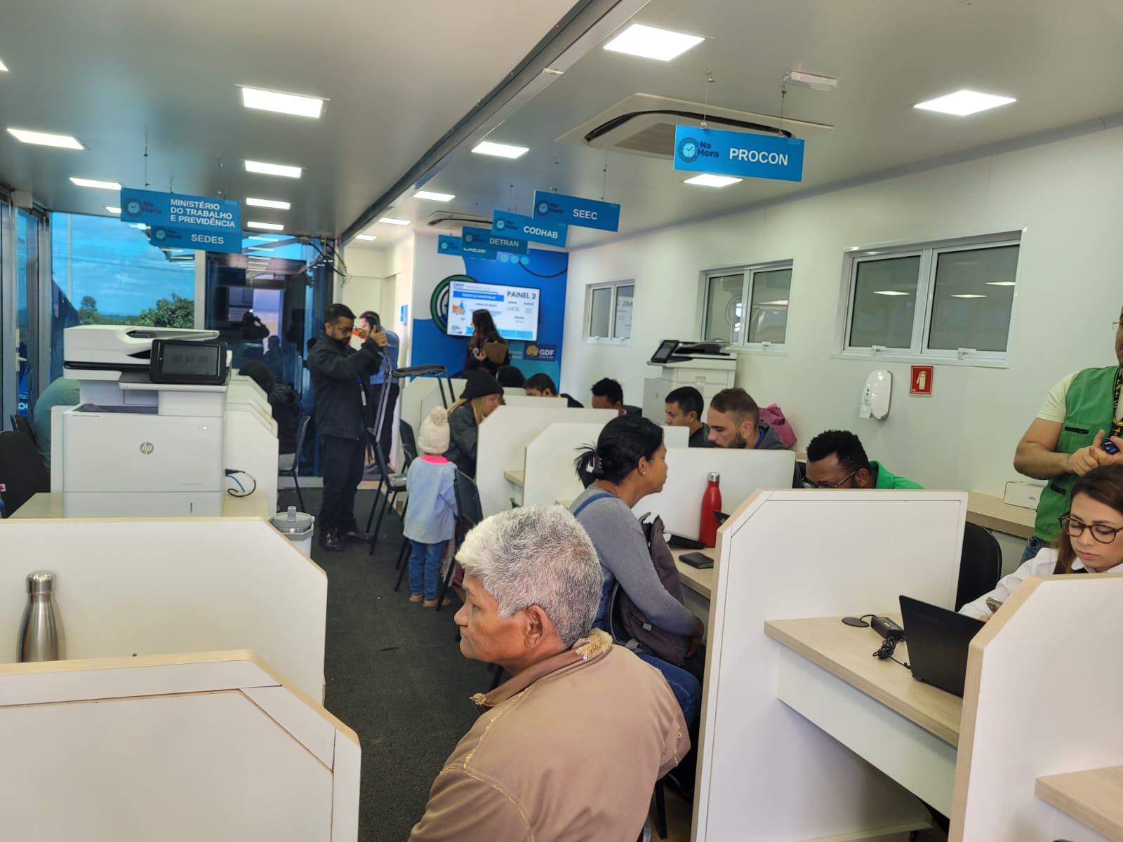 Carreta do Na Hora nas Cidades atende mais de 300 pessoas no Recanto das Emas