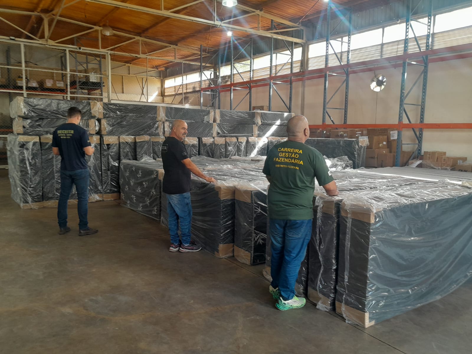 Receita do DF apreende mercadorias sem nota fiscal durante operação no fim de semana