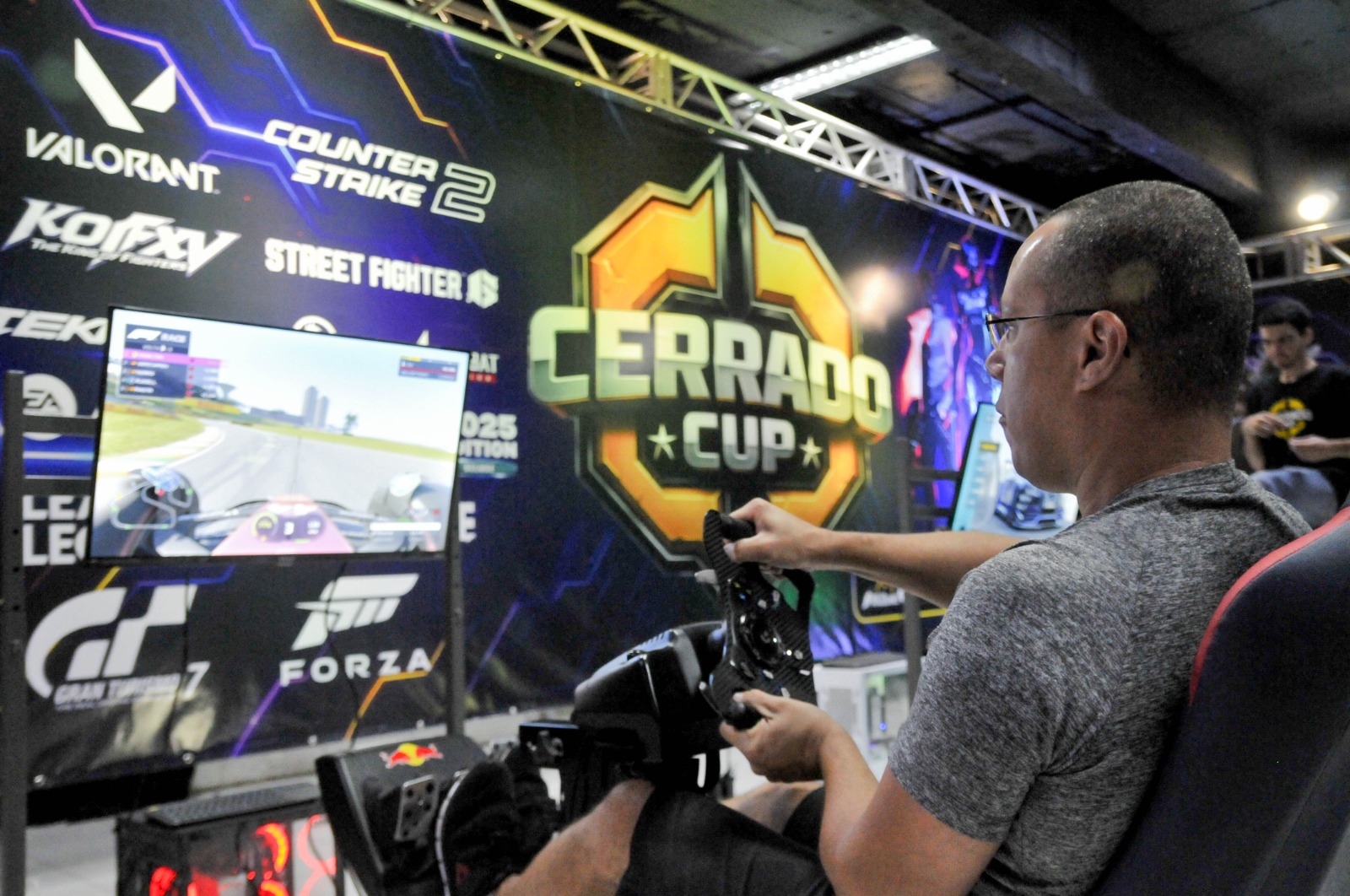 Circuito itinerante de e-sports reúne jogadores de todas as idades em Taguatinga