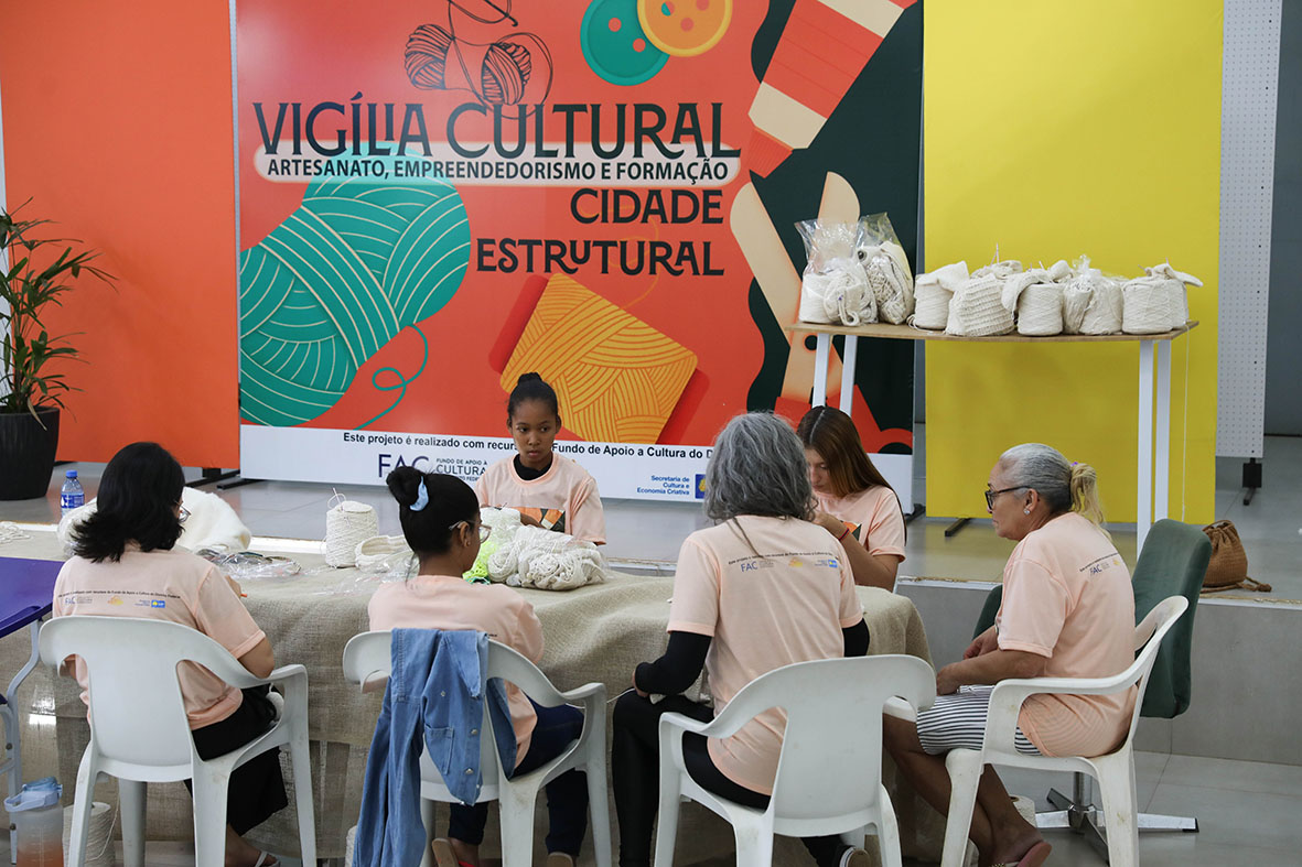 Projeto leva oficinas de crochê gratuitas à Estrutural com foco em renda e inclusão