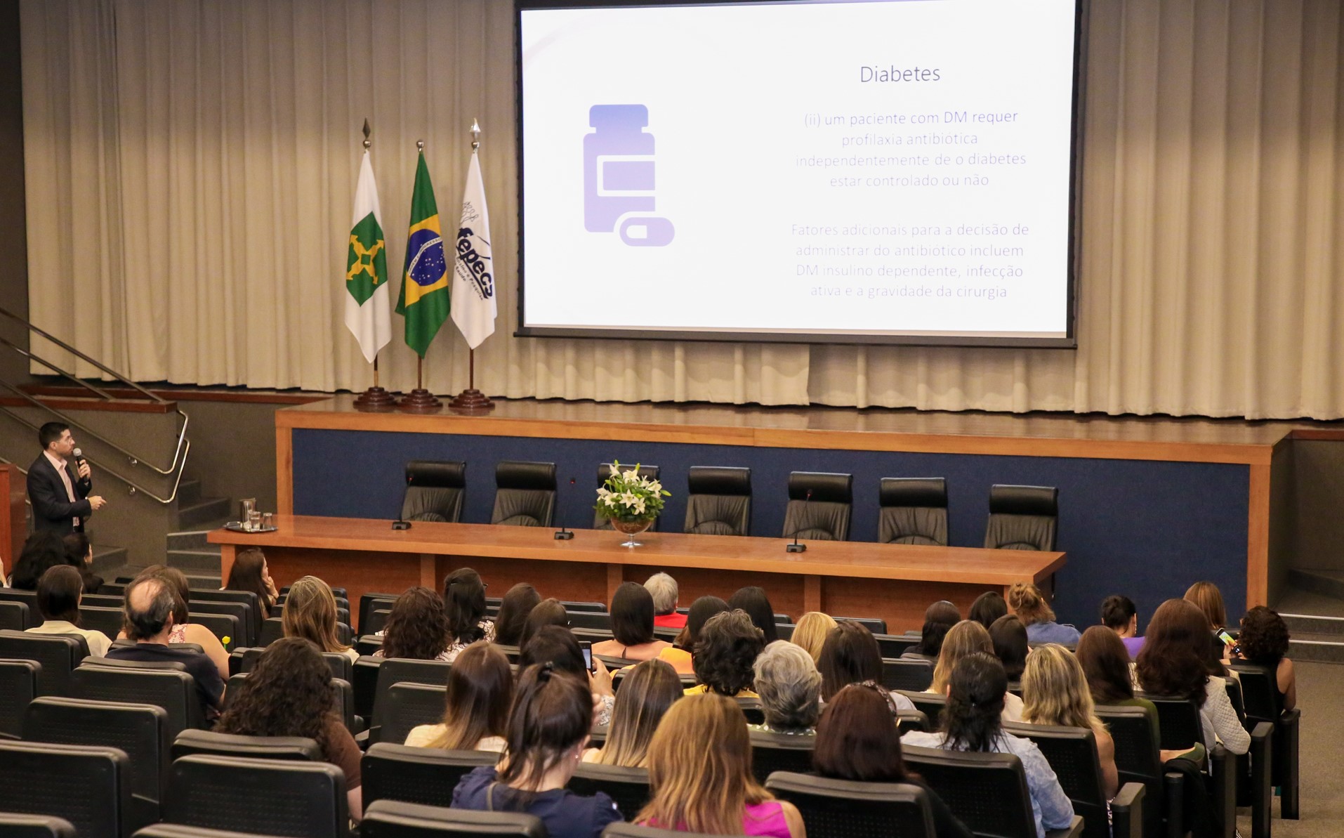 Profissionais de odontologia trocam ideias inovadoras na 1ª Mostra de Saúde Bucal