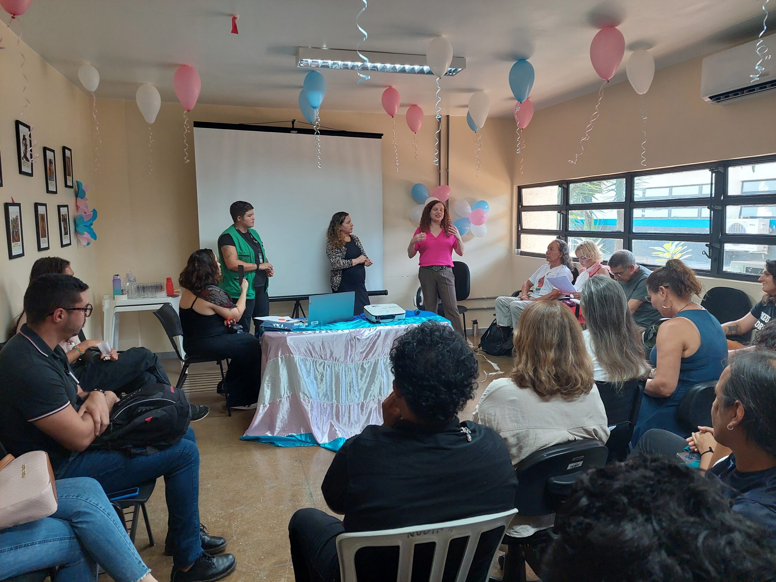 Creas divulga serviços para fortalecer rede de atendimento a pessoas trans