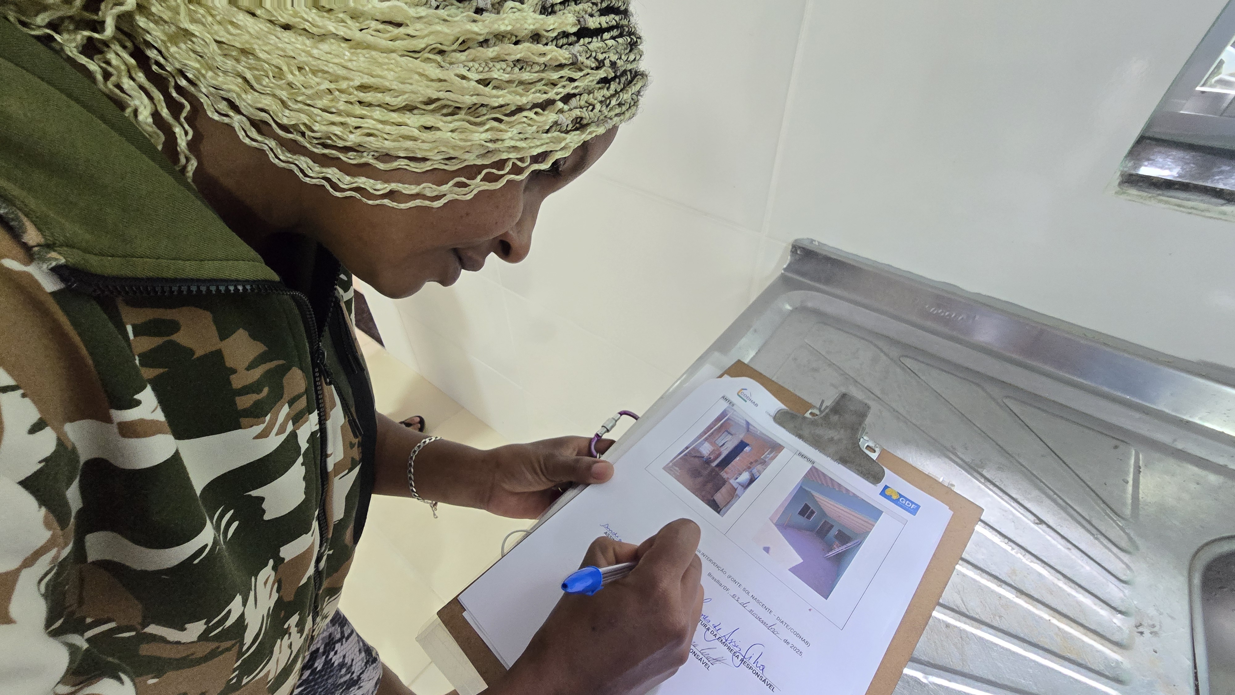 Família do Sol Nascente recebe casa reformada pelo programa Melhorias Habitacionais