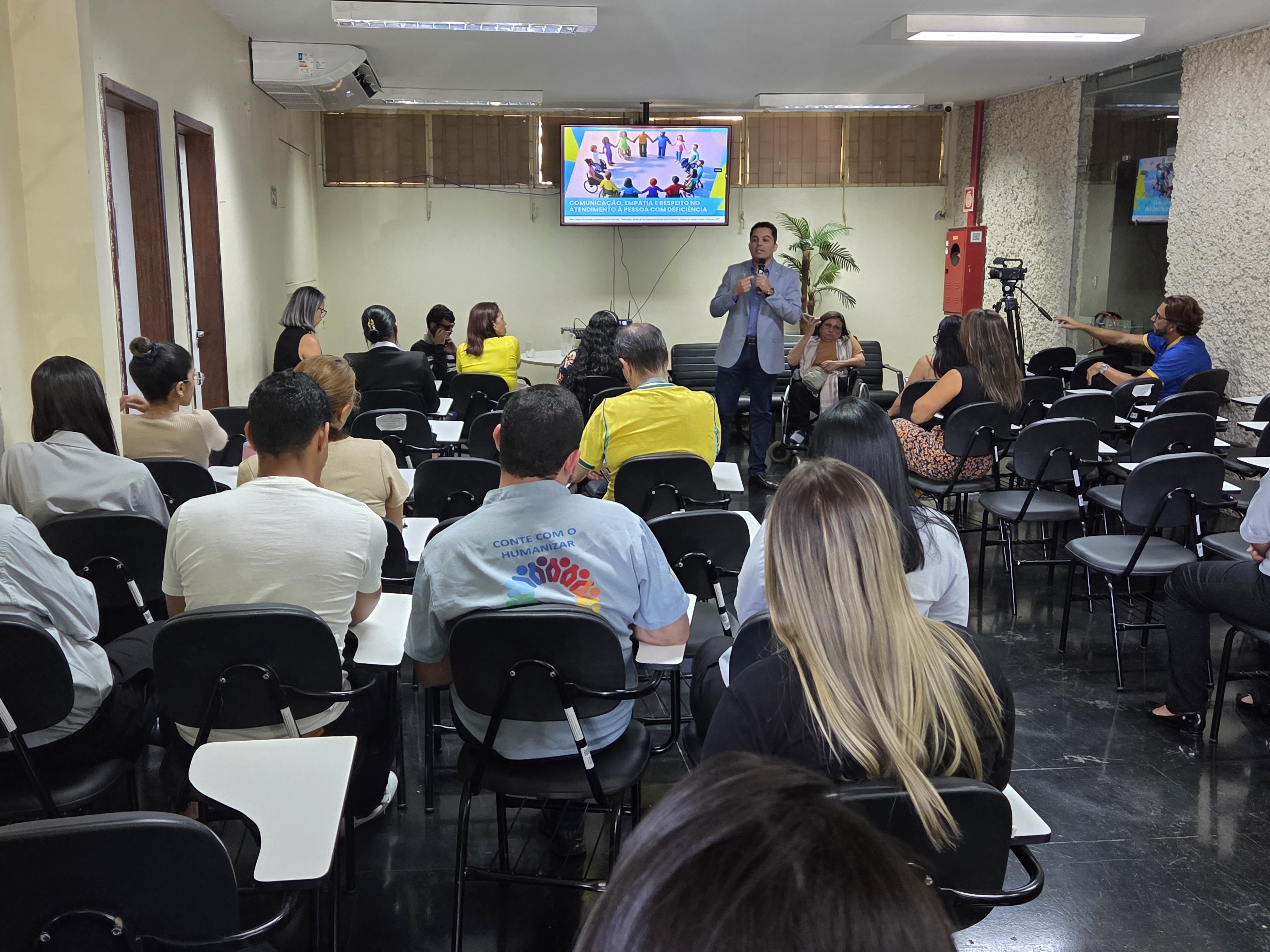 Capacitação orienta profissionais do Hospital de Base sobre atendimento a pessoas com deficiência
