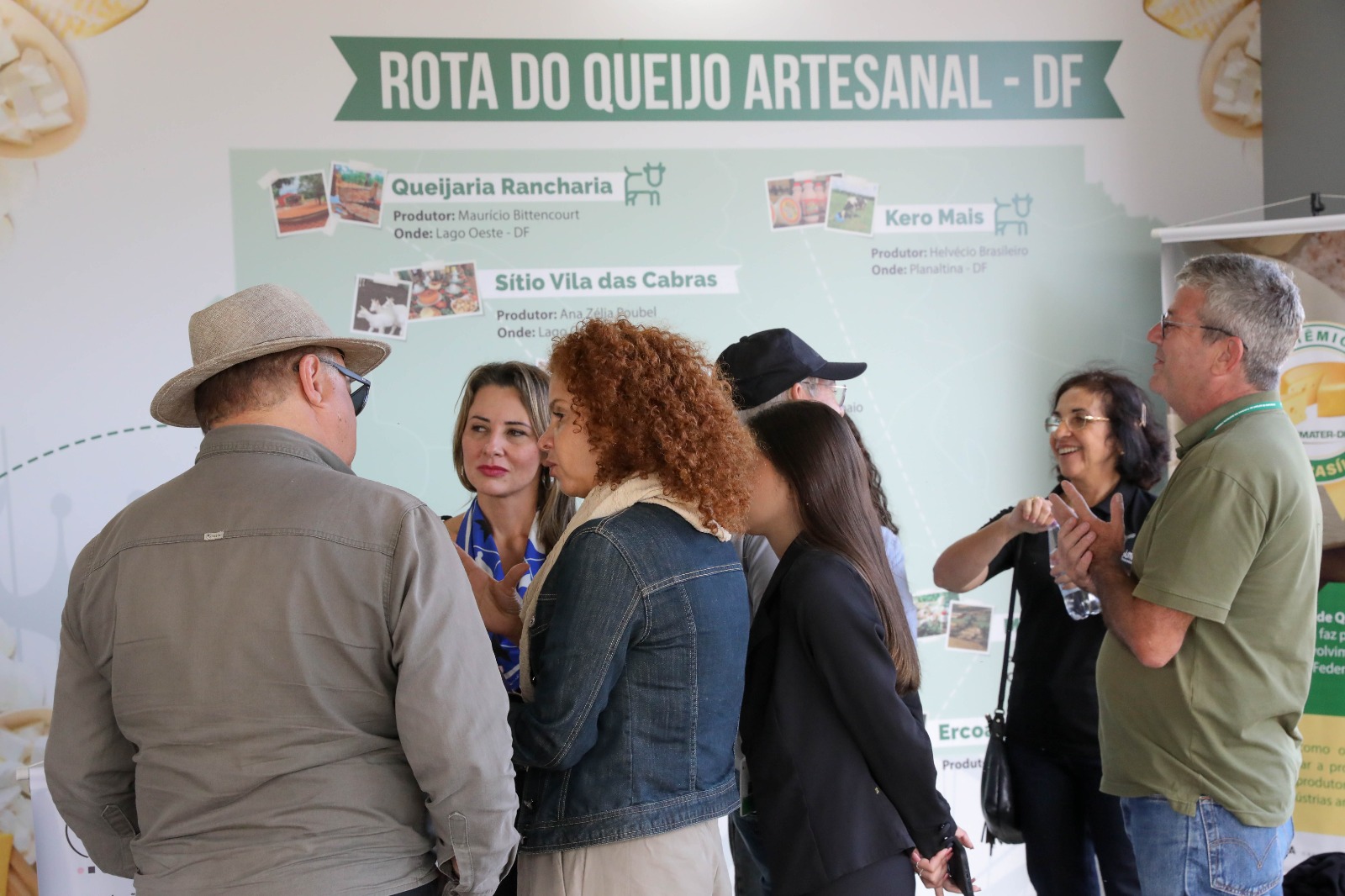Produtores do DF conhecem modelo de propriedade leiteira sustentável durante AgroBrasília 2025