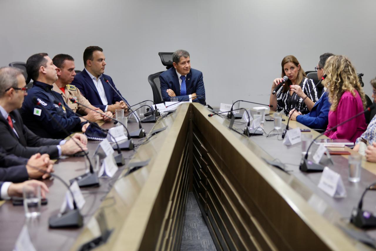 Representantes do Ministério da Justiça e Segurança Pública fazem visita técnica à SSP-DF