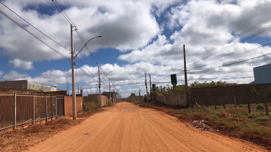 Mais de 1,8 mil famílias do Assentamento 26 de Setembro terão energia regular com a conclusão das obras