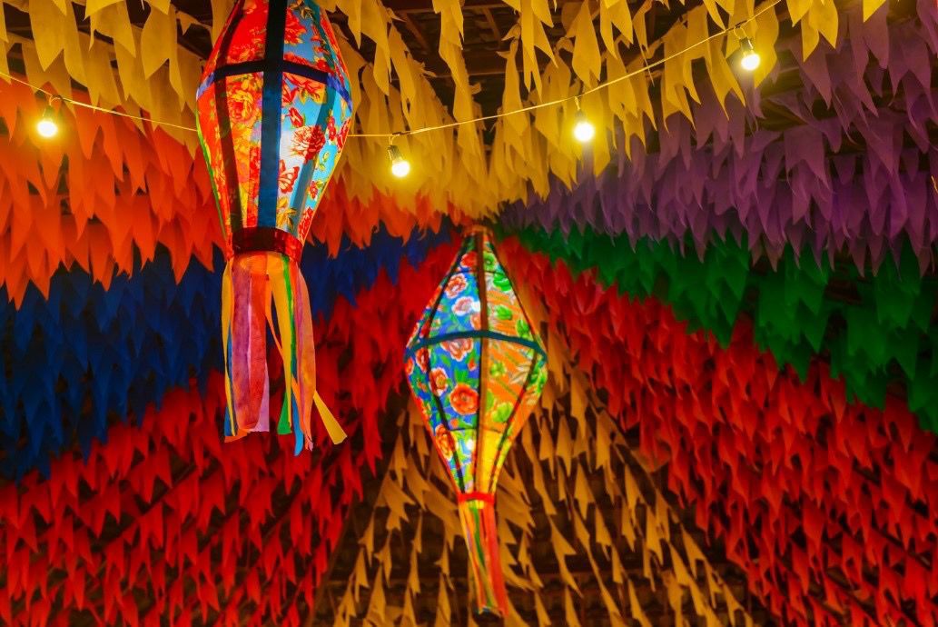 Festa junina sem risco de choque elétrico: veja como decorar com segurança sua casa e locais públicos