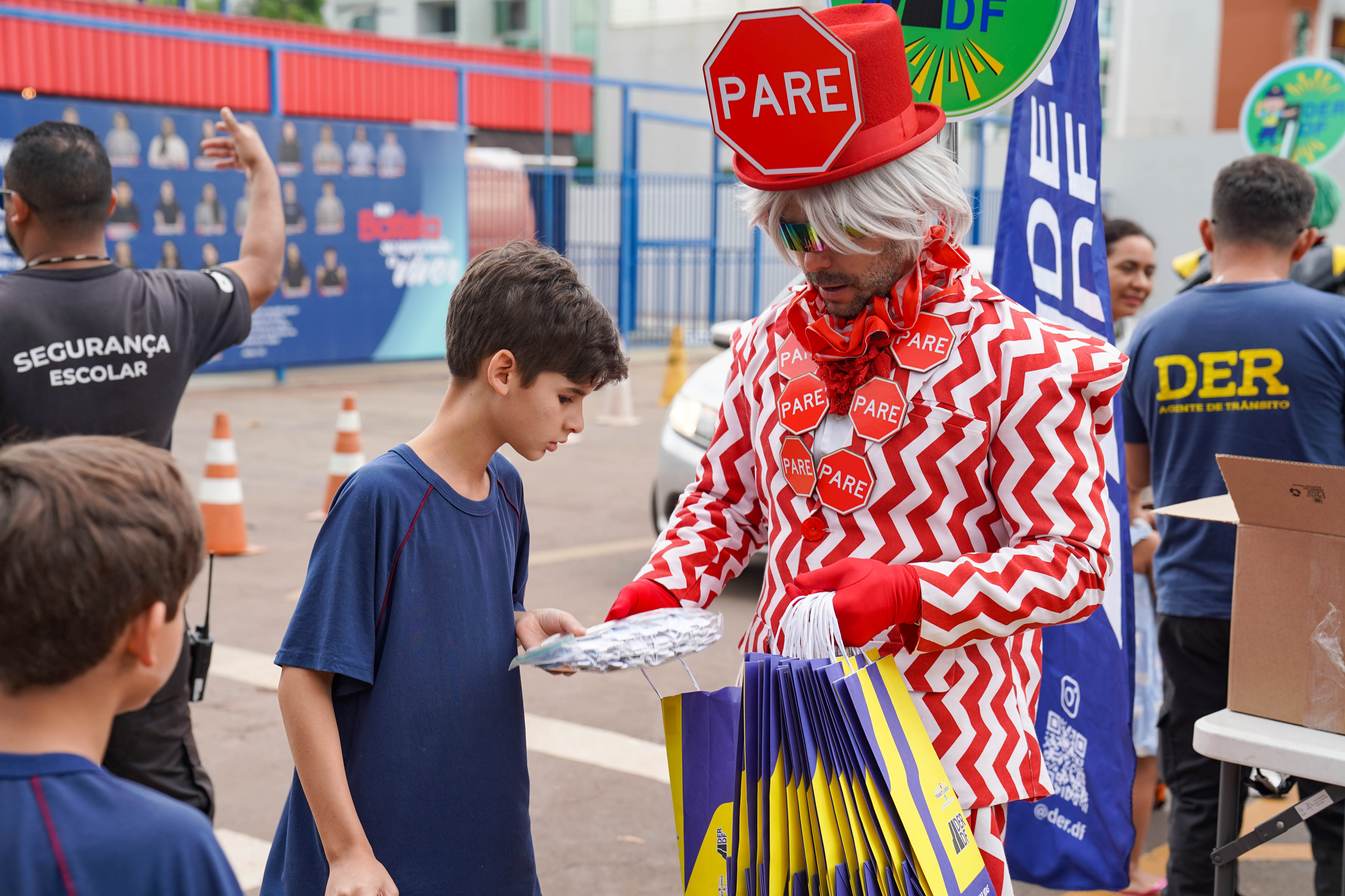 Campanha Volta às Aulas 2026 do DER-DF fecha com mais de 2 mil atendimentos