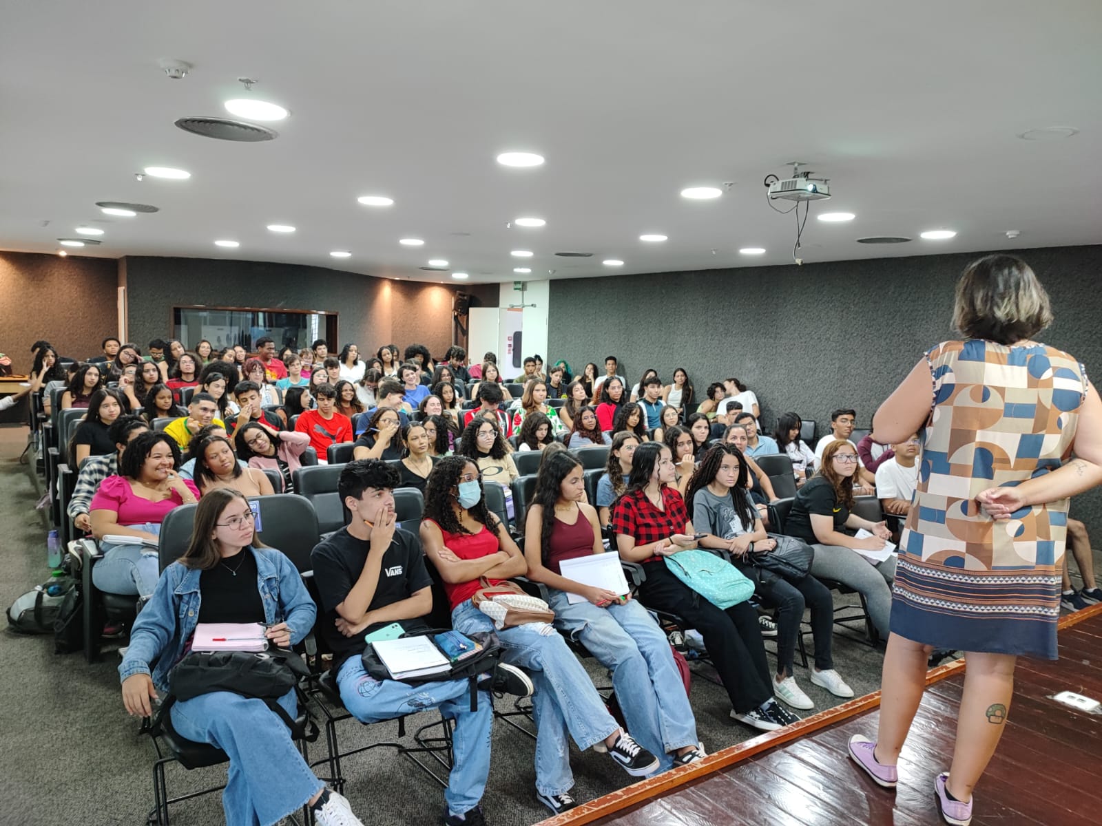 Biblioteca Nacional de Brasília oferece aulões preparatórios para vestibular 60+ da UnB