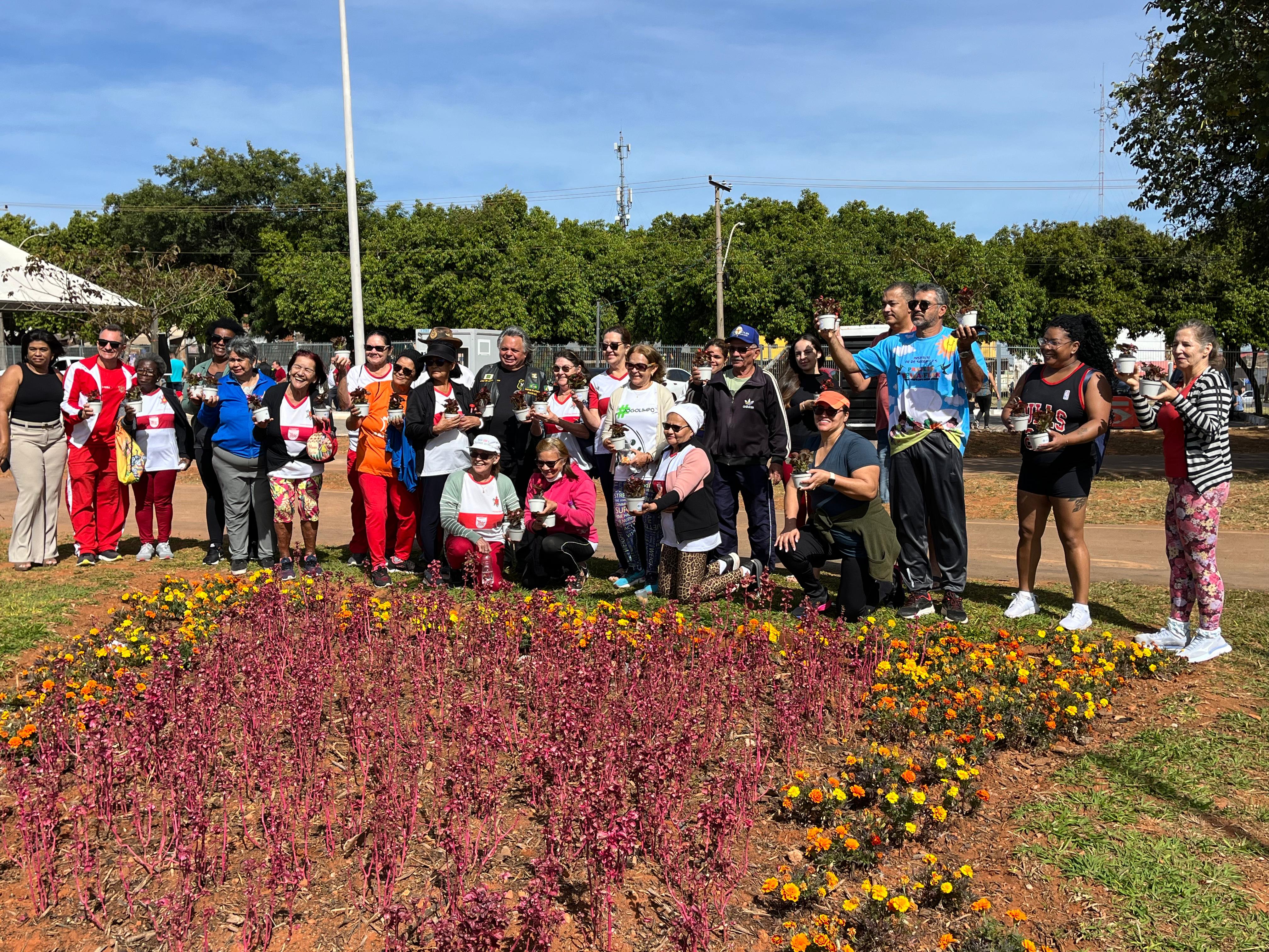 Parque Urbano do Setor O recebe horta comunitária em cerimônia simbólica