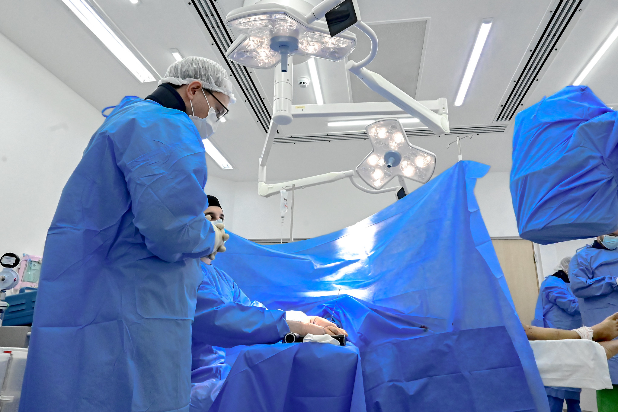 Centro cirúrgico do HRSM recebe aparelho de iluminação mais moderno