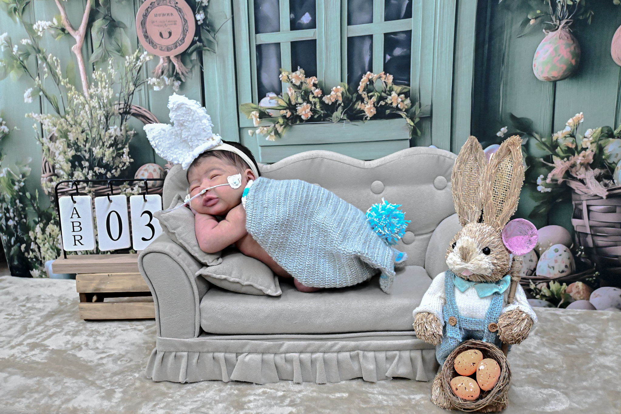 Bebês internados no HRSM ganham ensaio temático de Páscoa