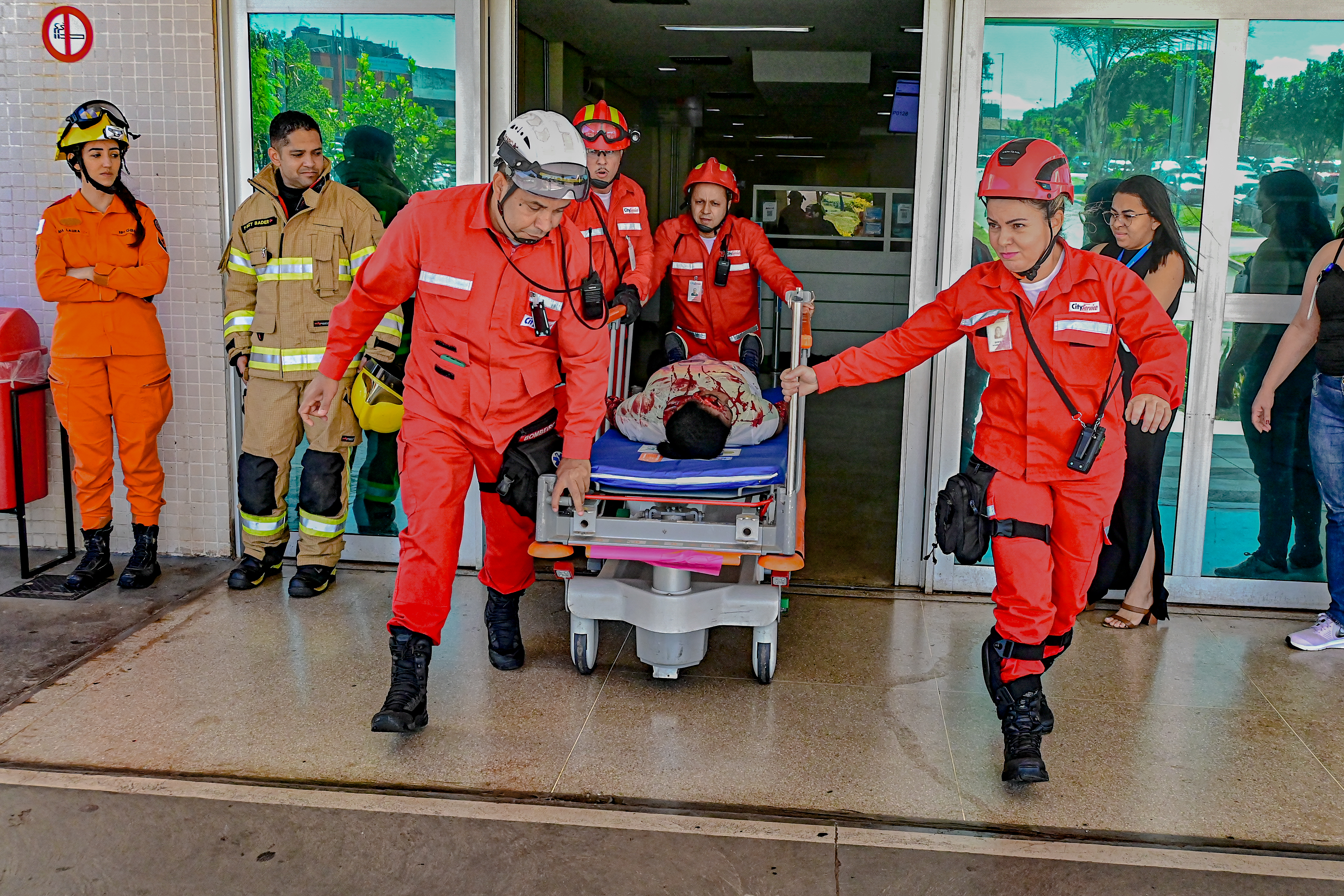 Simulado de emergência com participação do Corpo de Bombeiros é realizado no HRSM
